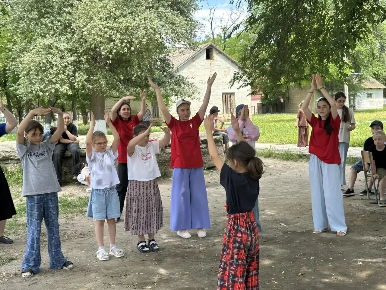 🎉 Весело, громко, по-летнему! 🕺
Активисты «Движения Первых» заглянули в гости к ребятам из Тарумов