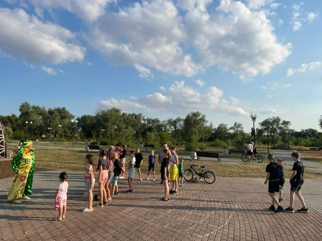 ☀Парк «Пищевик»  и парк Строителей в выходные наполнился детским смехом! Сотрудники клу...