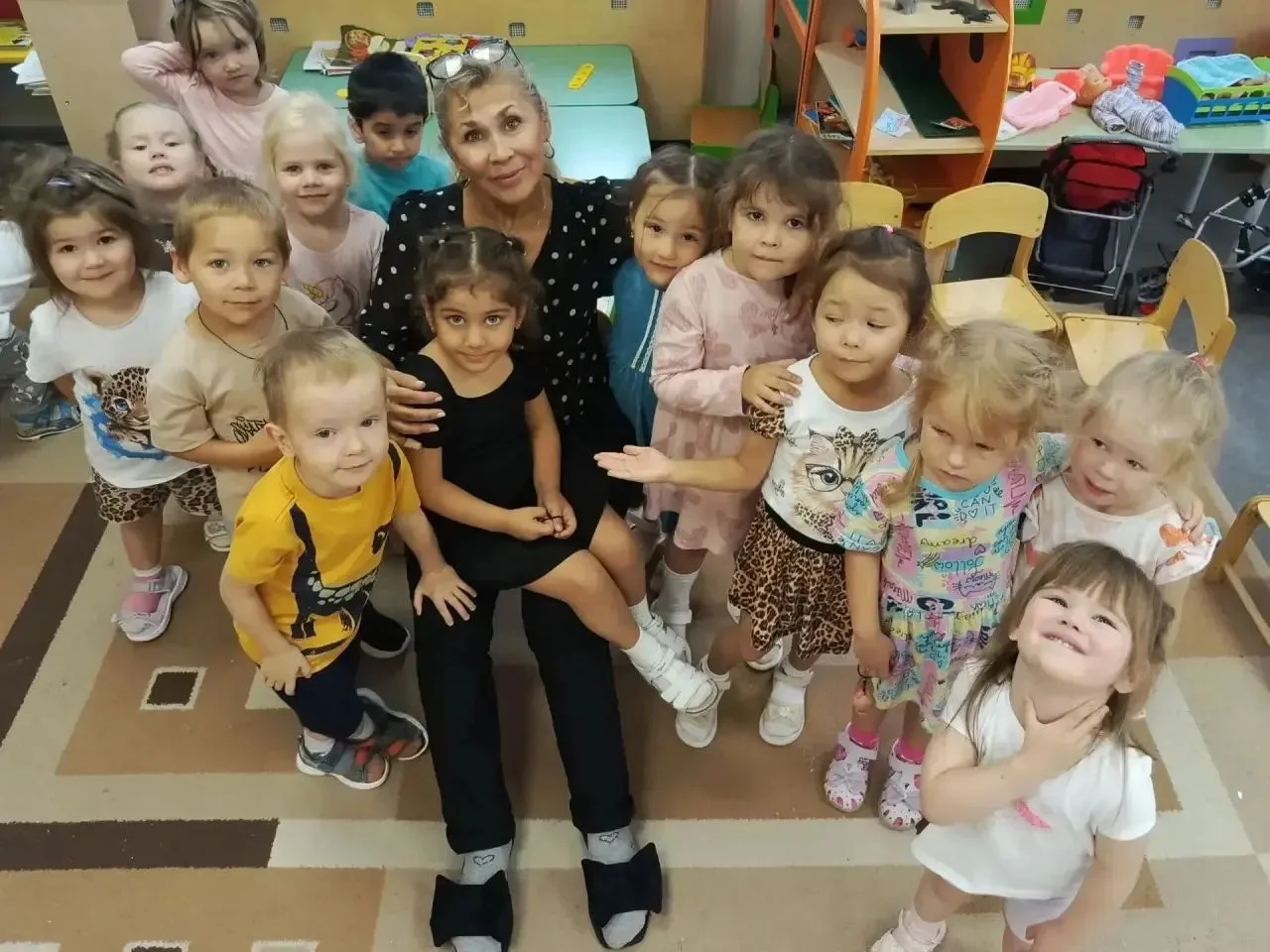 Малышарики группы № 1️⃣ поздравляют всех с 1 сентября — Днём знаний 🍁