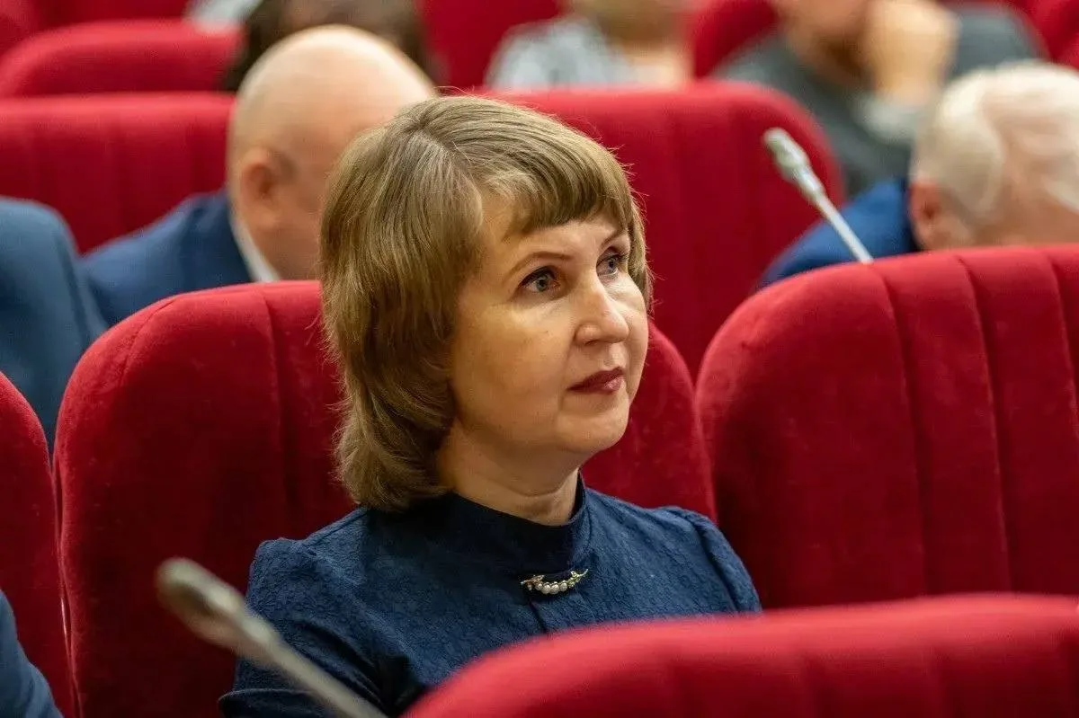 💫 Потомственный педагог, депутат, коллекционер виниловых пластинок и директор школы № 2 г. Омутнинск