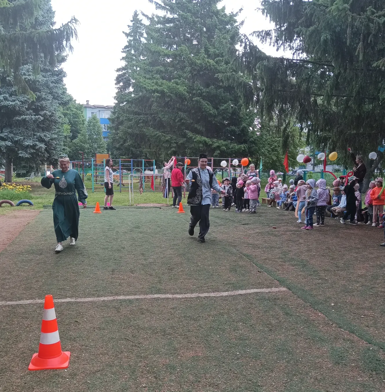 Сабантуй бәйрәме-дуслык бәйрәме ул.
Татар халкының гореф-гадәтләрен саклап, әби - бабаларыбыздан ук 