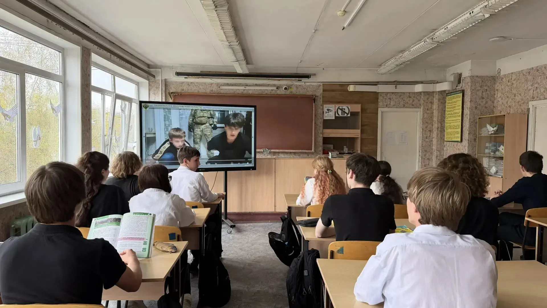 Сегодня старшеклассники посмотрели фильмы, которые были важной частью профилактической работы школы.