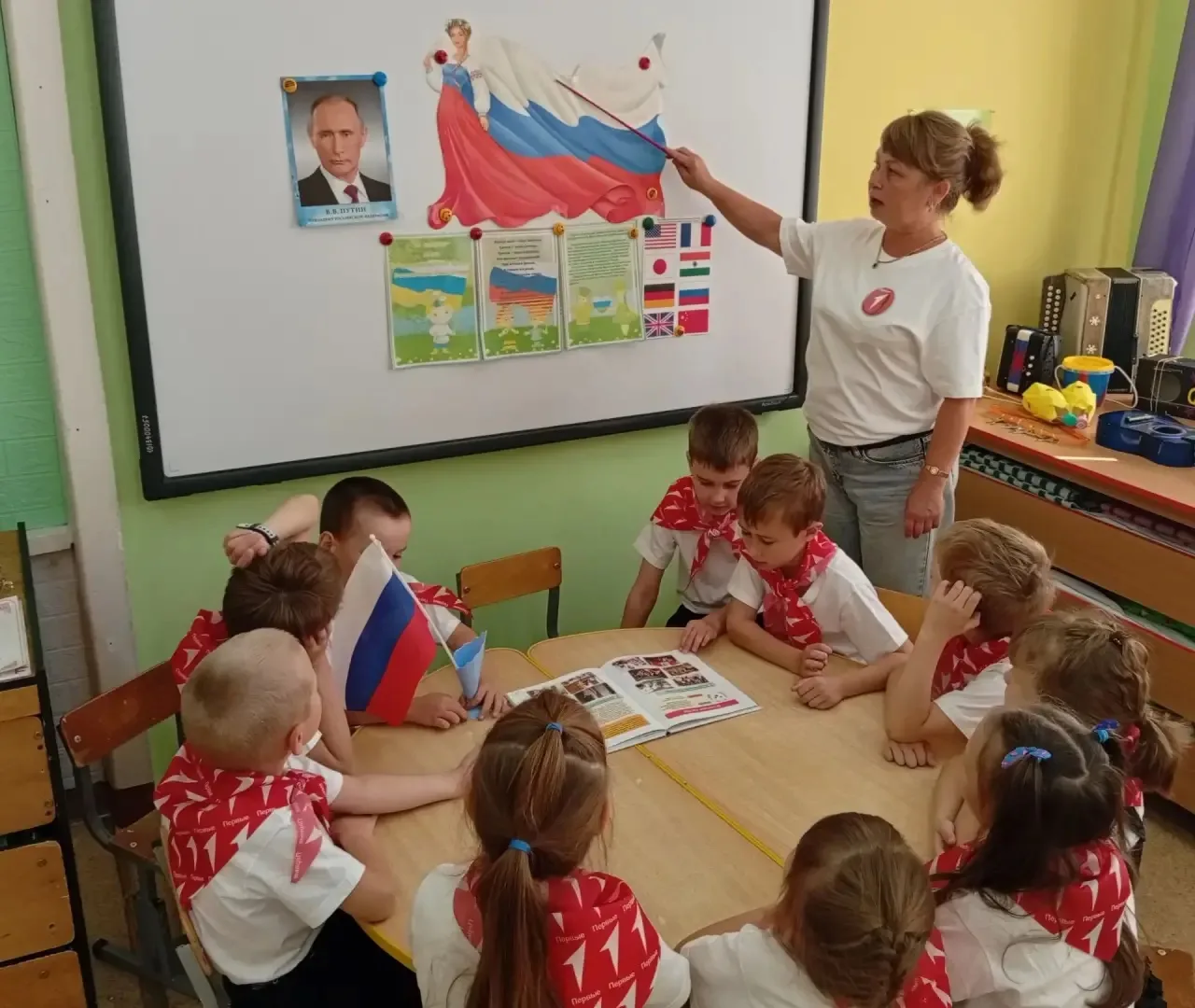 ❗️Разговоры о важном» — беседы с детьми о российском флаге в нашем детском саду.
