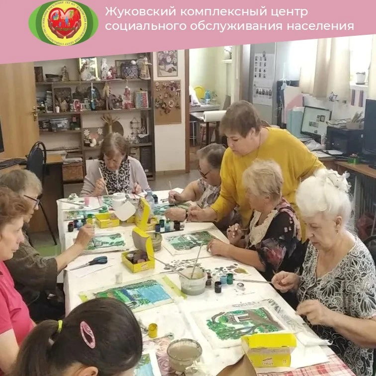 ✏️В клубе «Рисовать умеют все!» создавали уютный южный домик, 🏡утопающий в зелени. Для многих это б