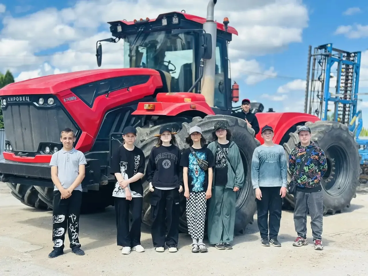 🚜 Большие машины для больших целей: агрокласс в гостях у «Зеленого сада»!