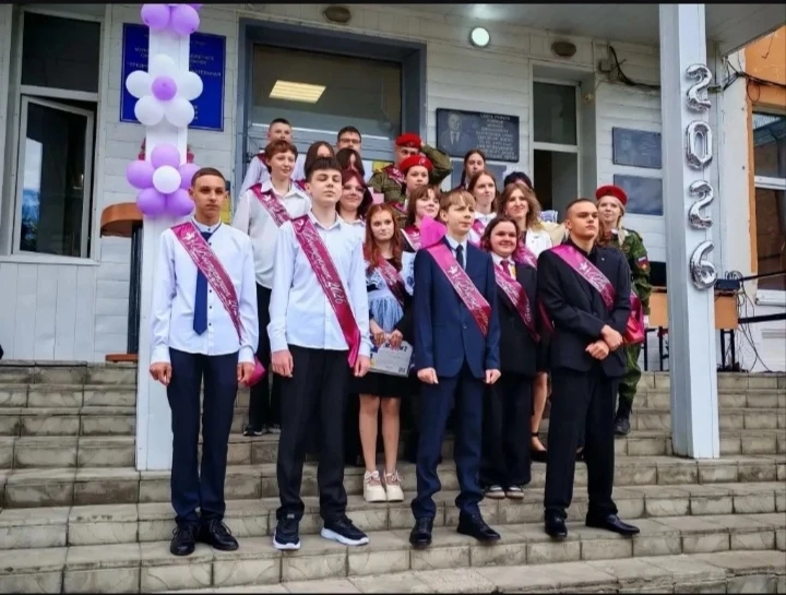 ✨26 мая для выпускников 9х классов МБОУ "СОШ №10 г.Юрги" прозвенел последний звонок.