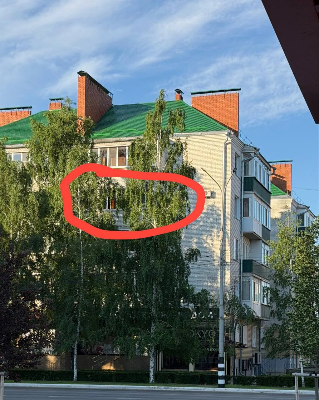 Родители девочек этого дома с 4 этажа, ваши дети кидают пакеты с водой!