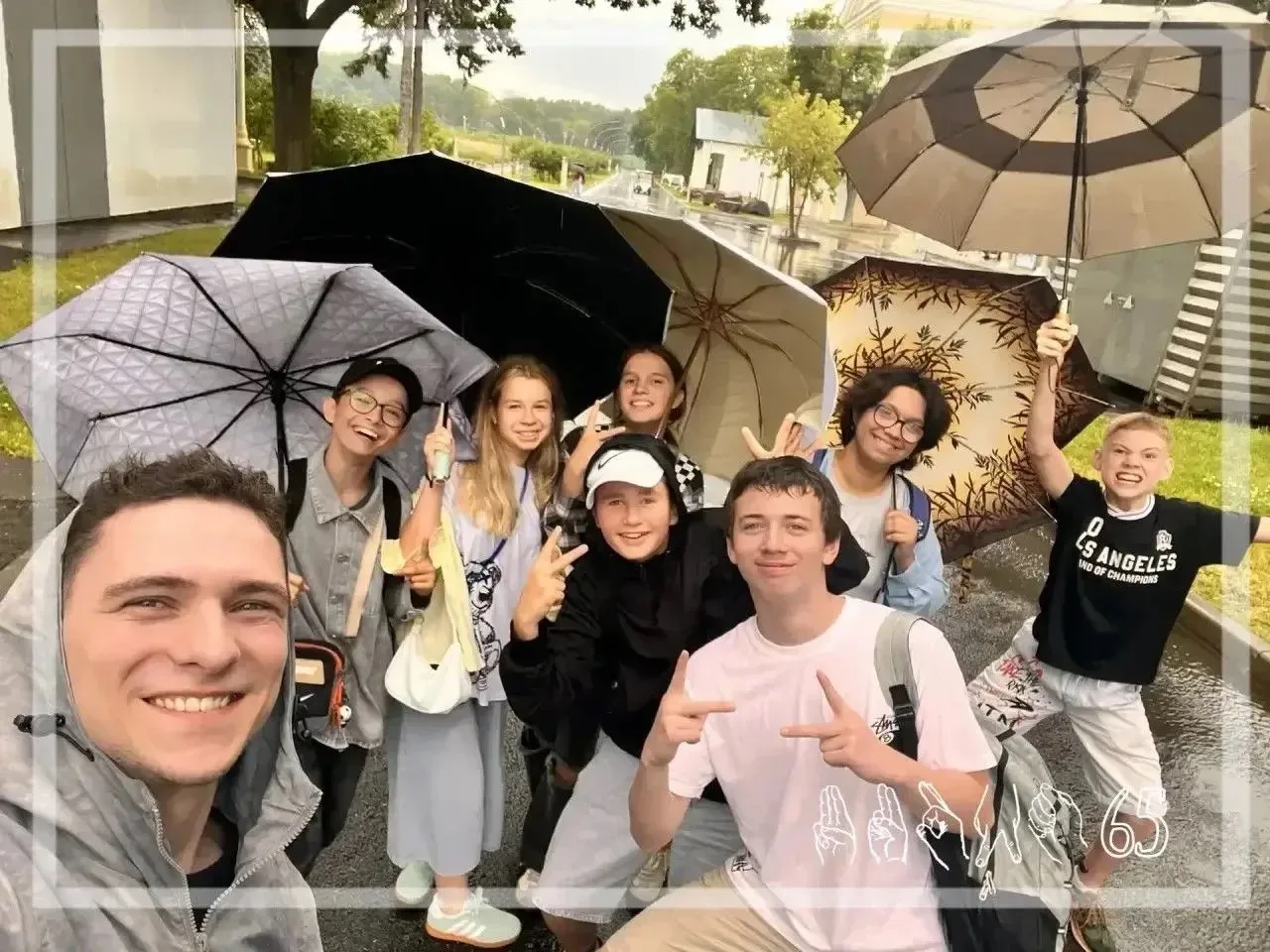 Мир природы глазами школьников! 🐝🔬

На прошлой неделе ученики 5А, 5В, 6А и 8Г отправились в увлека