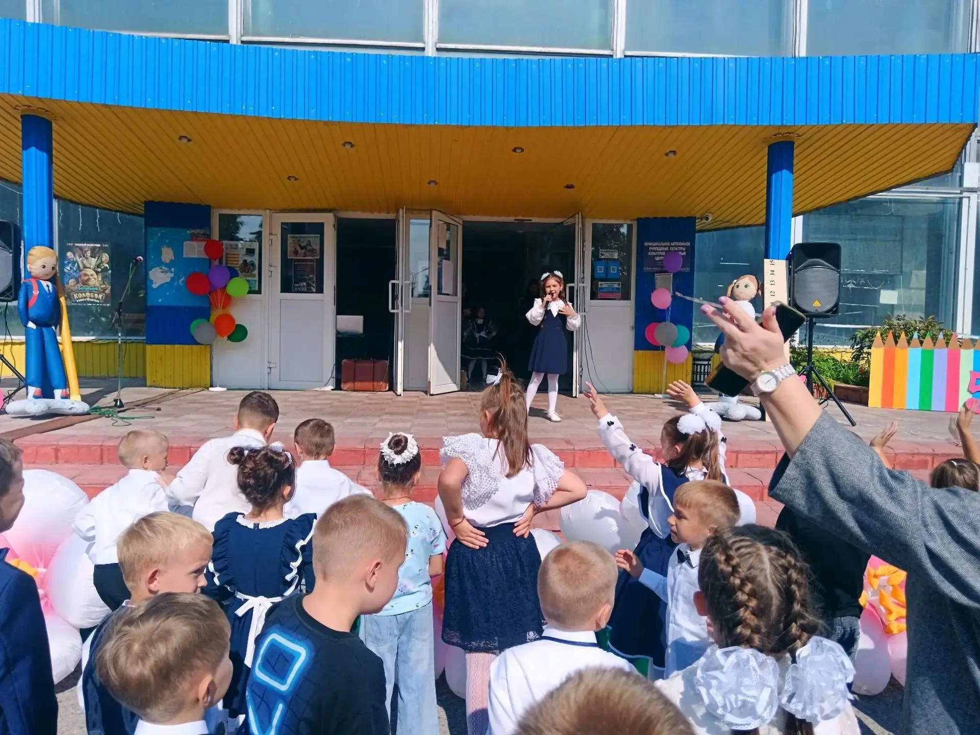 1 сентября на площадке перед культурно-досуговым центром «Мир» для самых главных героев...