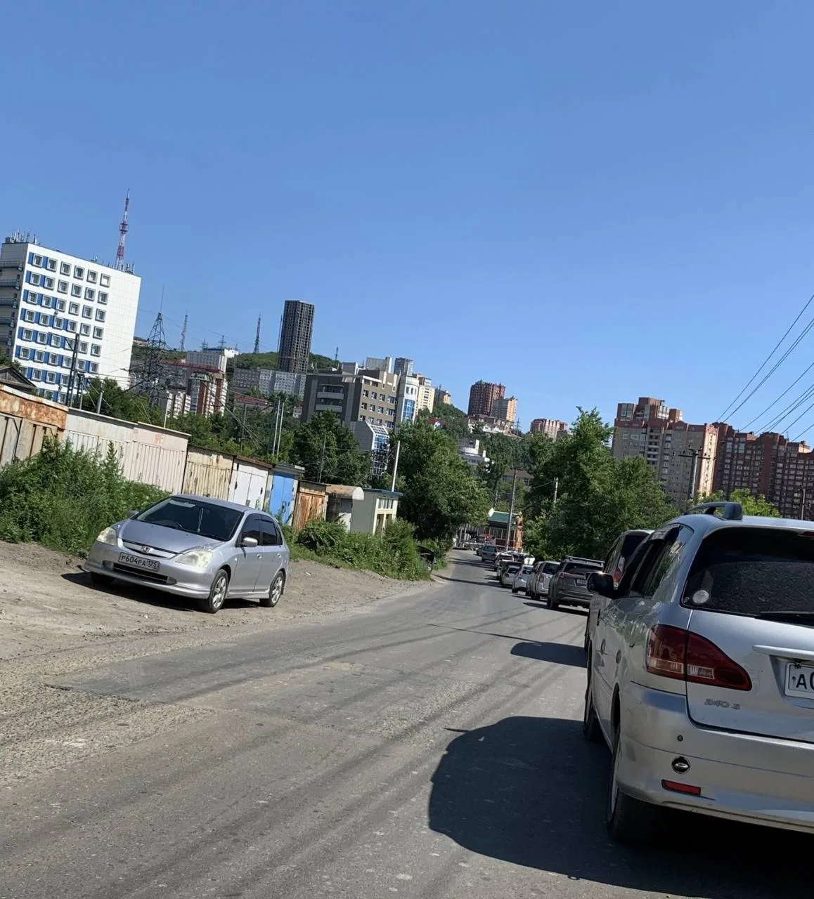 🚘😡Автомобилисты Владивостока жалуются на проваленные люки, которых 100500 штук на све...