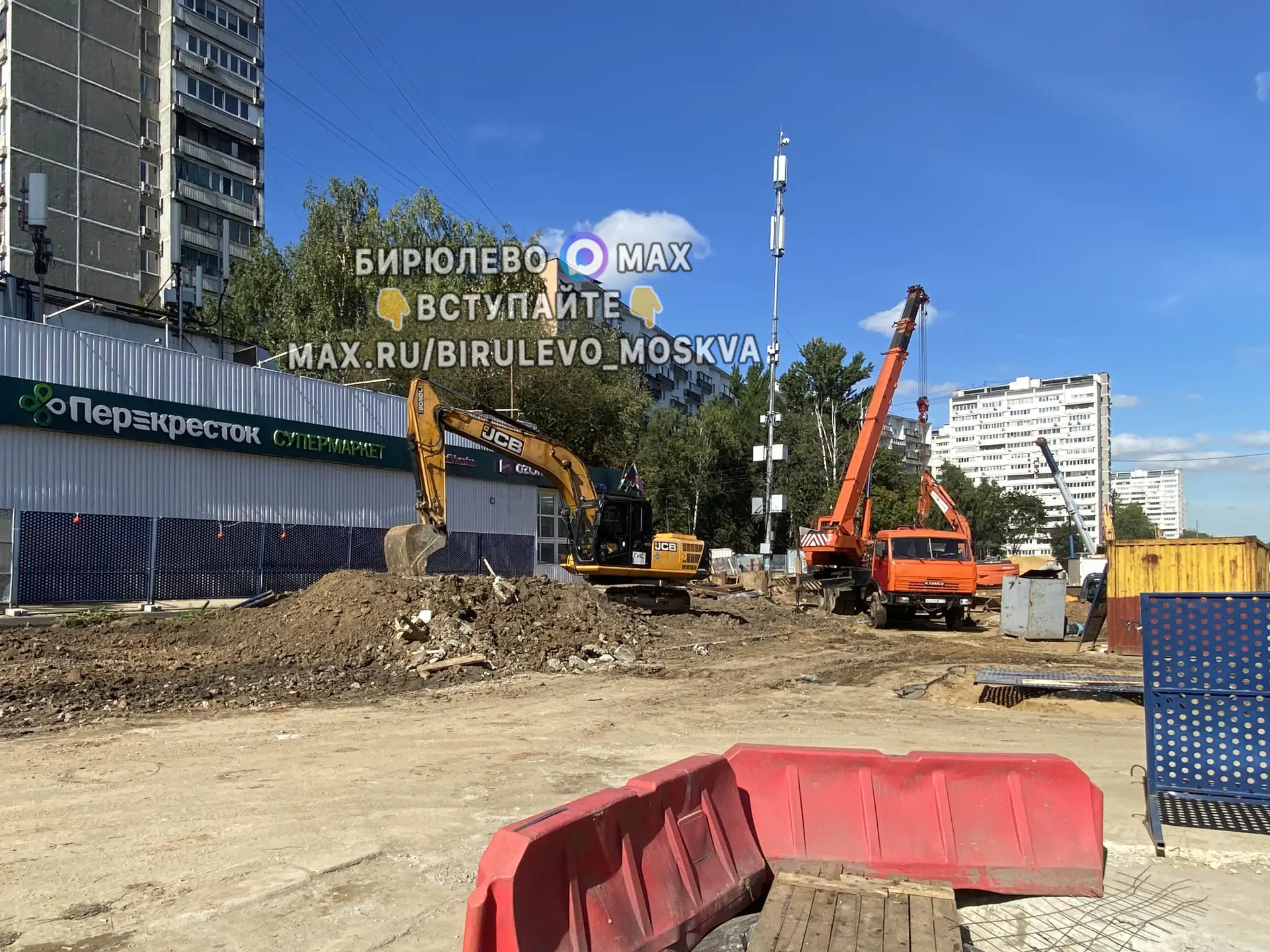 Вот такая "красота" сейчас на Липецкой улице из-за строительство новой ветки метро...