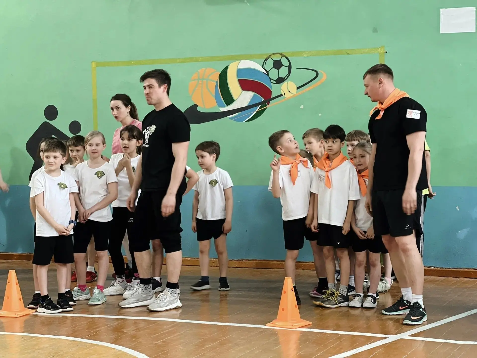 🏃‍♂🏃‍♀ Эстафета «Папа, мама, я — спортивная семья!» прошла в нашей школе!    Вчера в преддверии Дня 