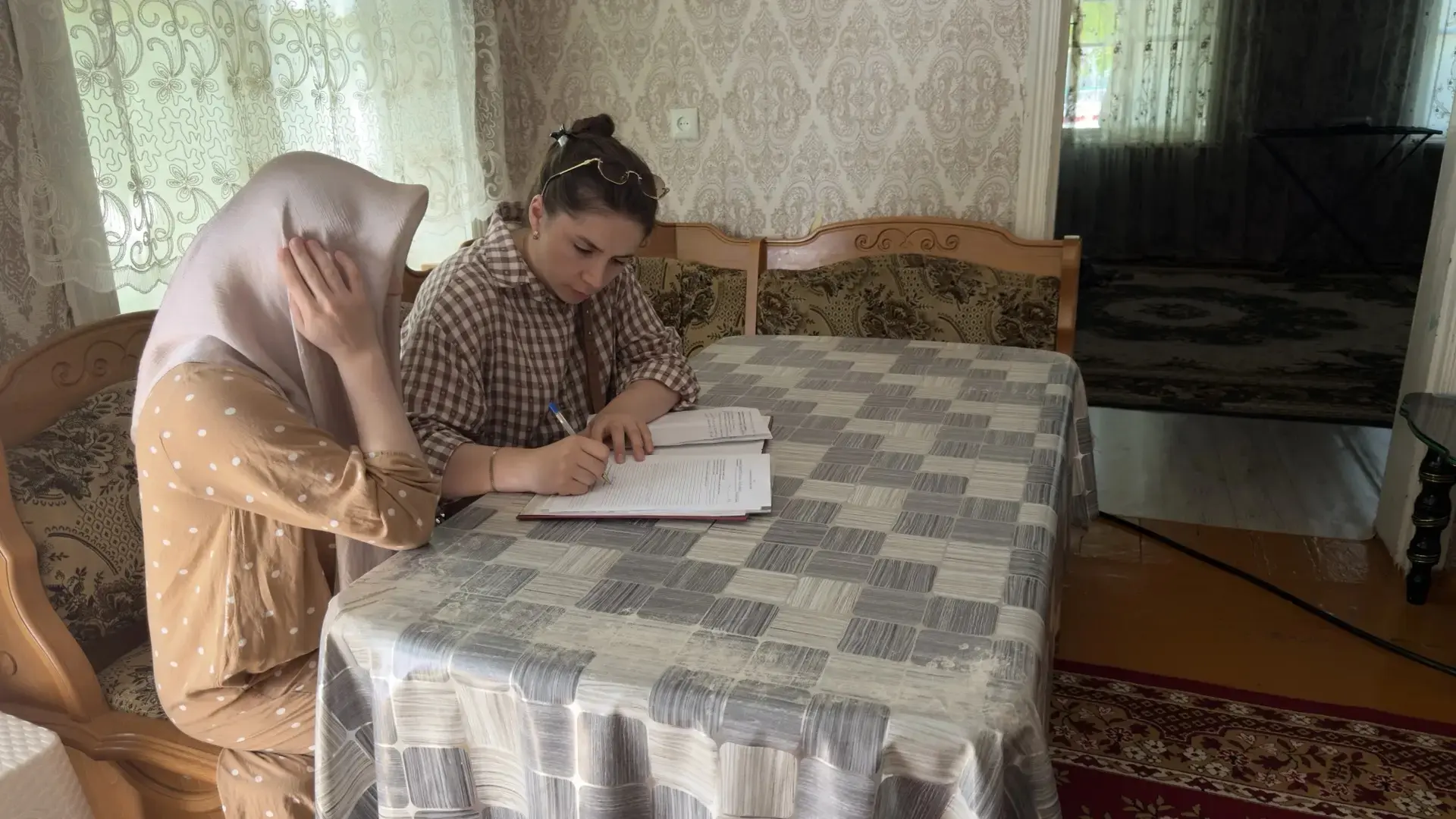 В третьей декаде мая, на кануне Дня защиты детей, специалисты по работе с семьей провели юридические