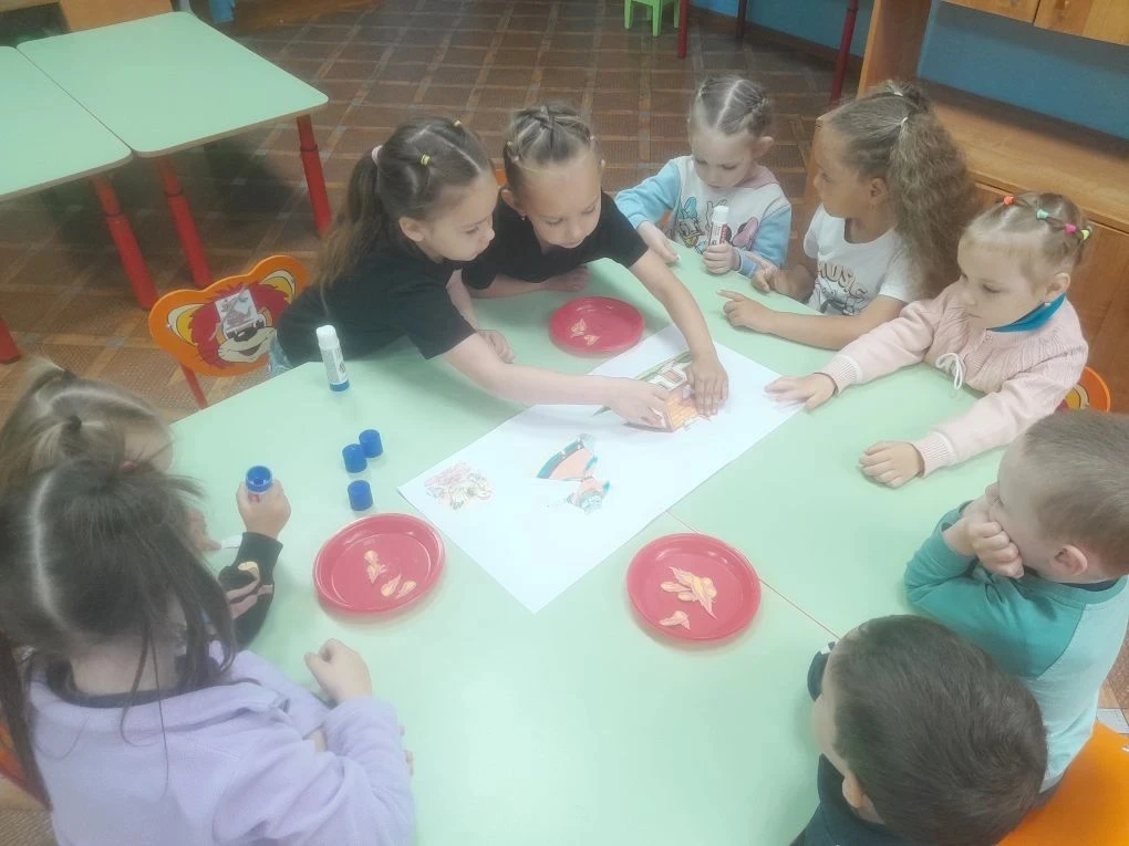В нашей старшей группе проходит месячник пожарной безопасности! 

 Мы провели увлекательную беседу о