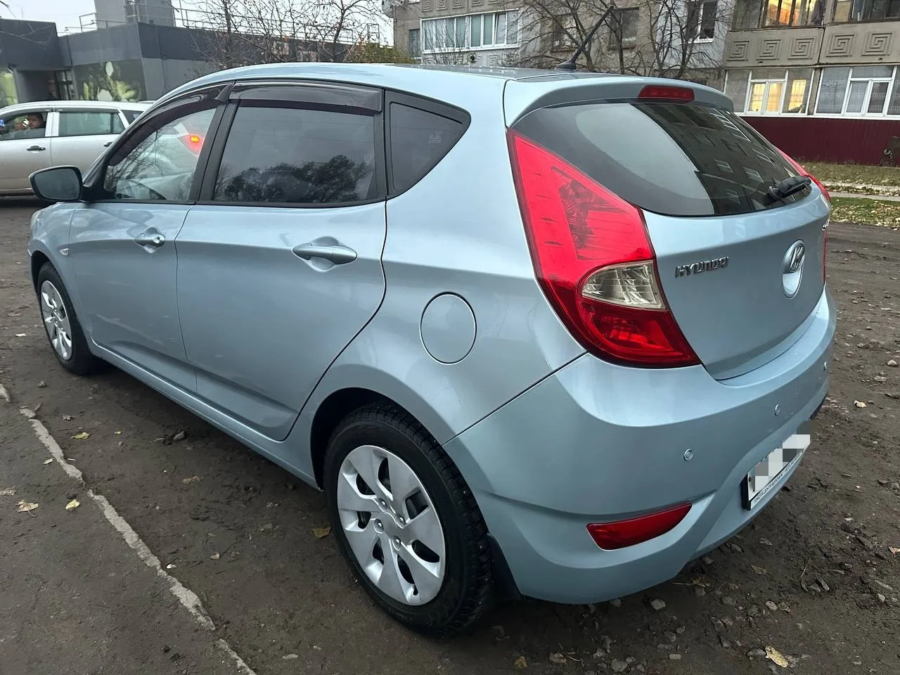 Hyundai Solaris 2011 год в отличном состоянии.1.6 Автомат,подогрев  сидений, кондиционер (заправлен)