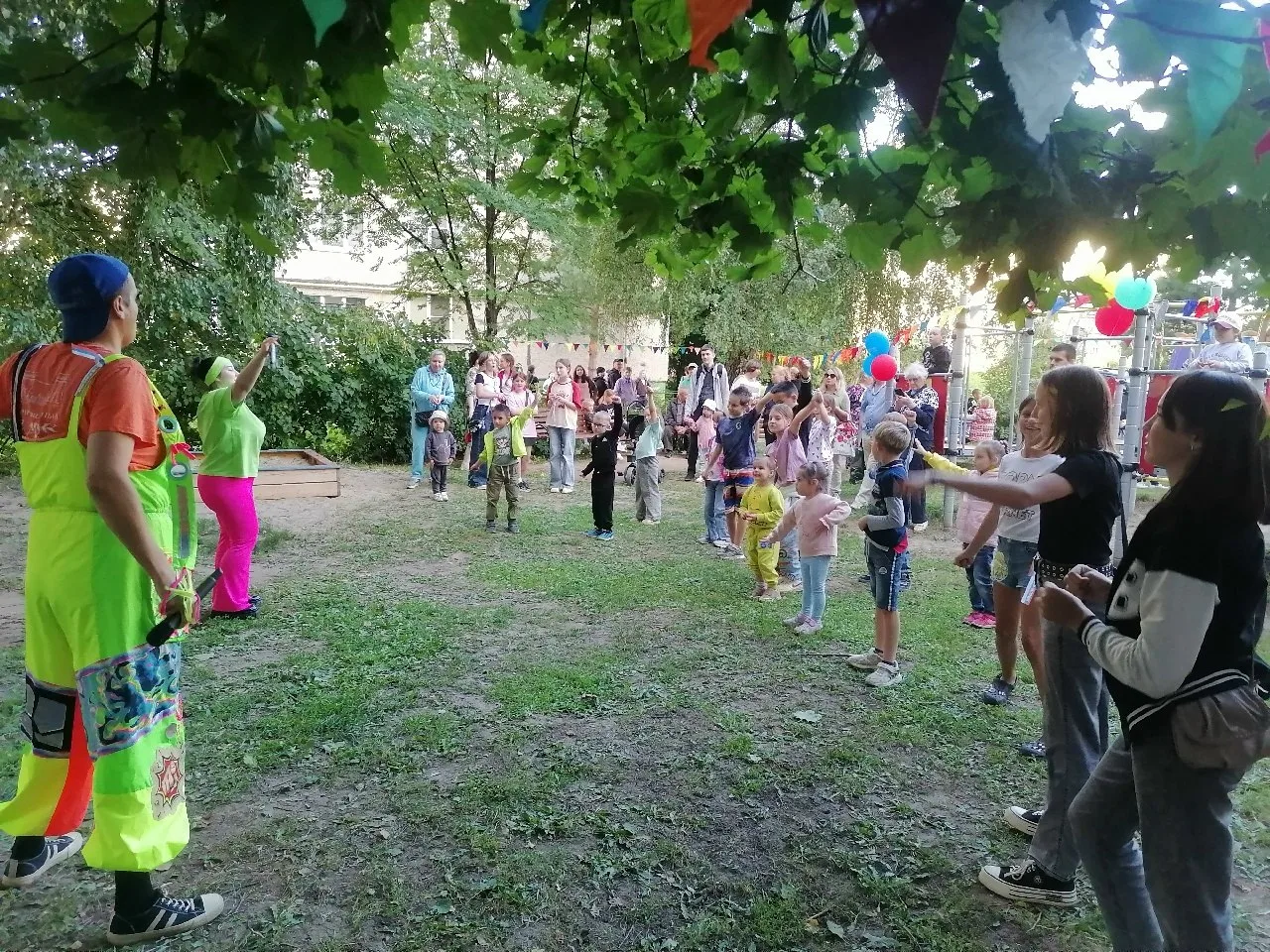 20 aвгуcтa твopчecкaя кoмaндa Цeнтpaльнoгo пapкa вмecтe c зaмeчaтeльными apтиcтaми Дoмa...
