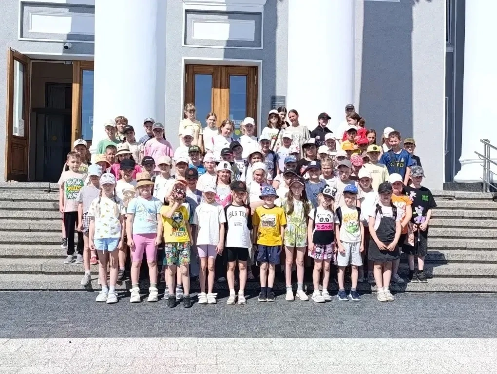 ☀️ ЛАГЕРЬ «СОЛНЫШКО»: ДЕНЬ ПЯТЫЙ - В ГОСТЯХ У СКАЗКИ, МУДРОСТИ И РИТМА! 🎭📚💃

Вот и пятый день наш