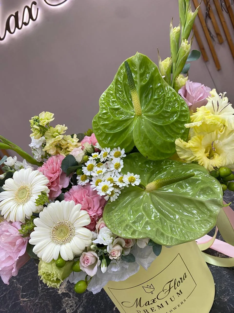 Бесплатная доставка цветов https://maxflorabuket.ru/collection/bukety