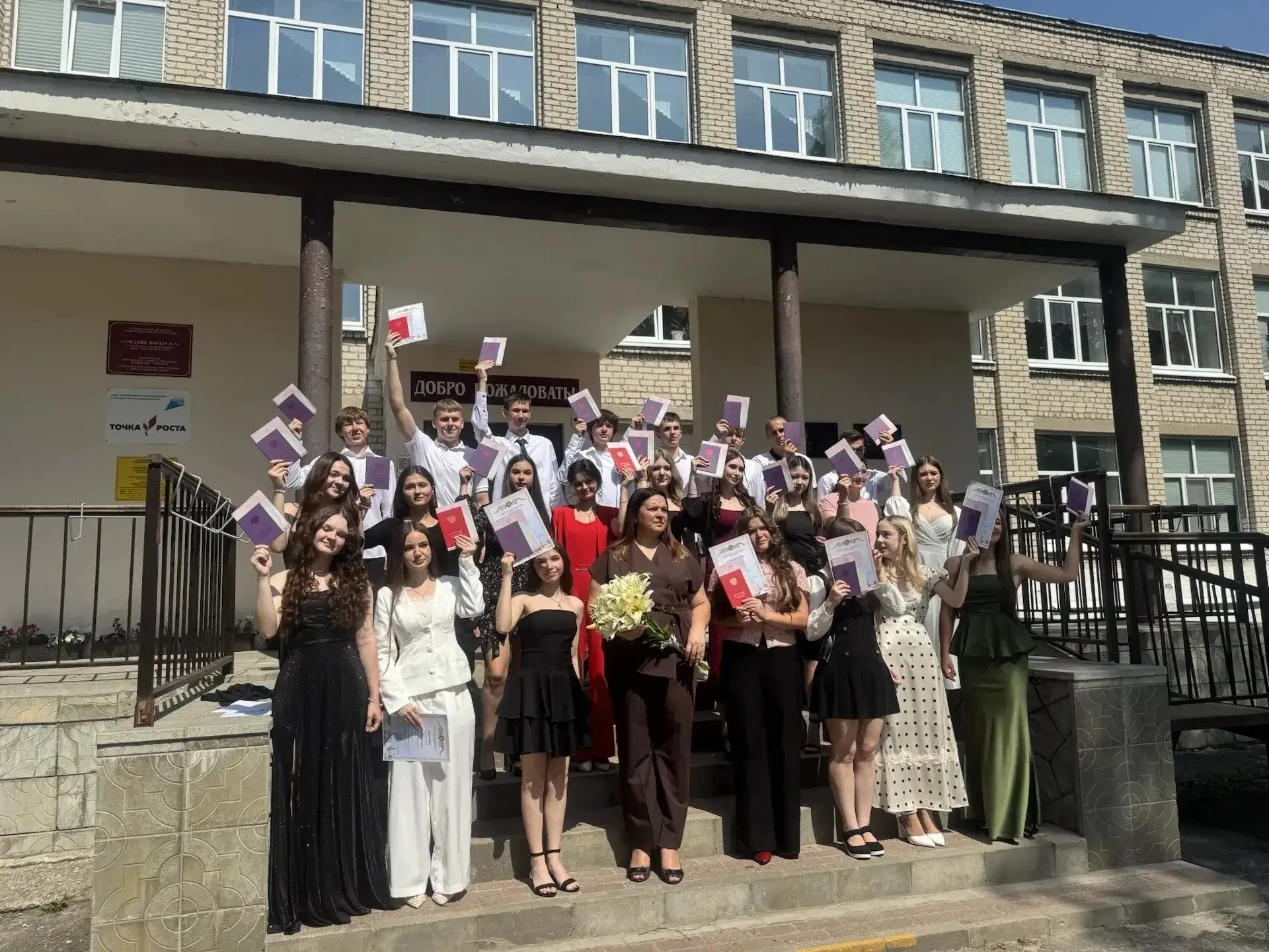 Сегодня в нашей школе царила особенная атмосфера — волнение, радость, лёгкая грусть и огромная гордо