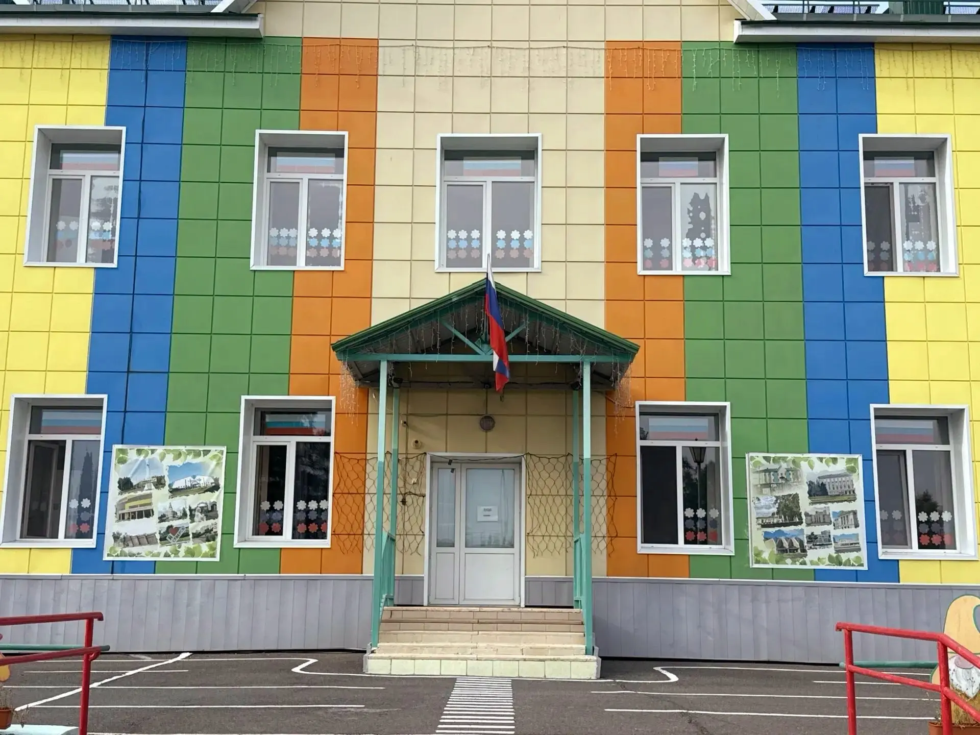 Сегодня, 20 августа 2 младшая группа отмечала День Государственного флага России. Утром...