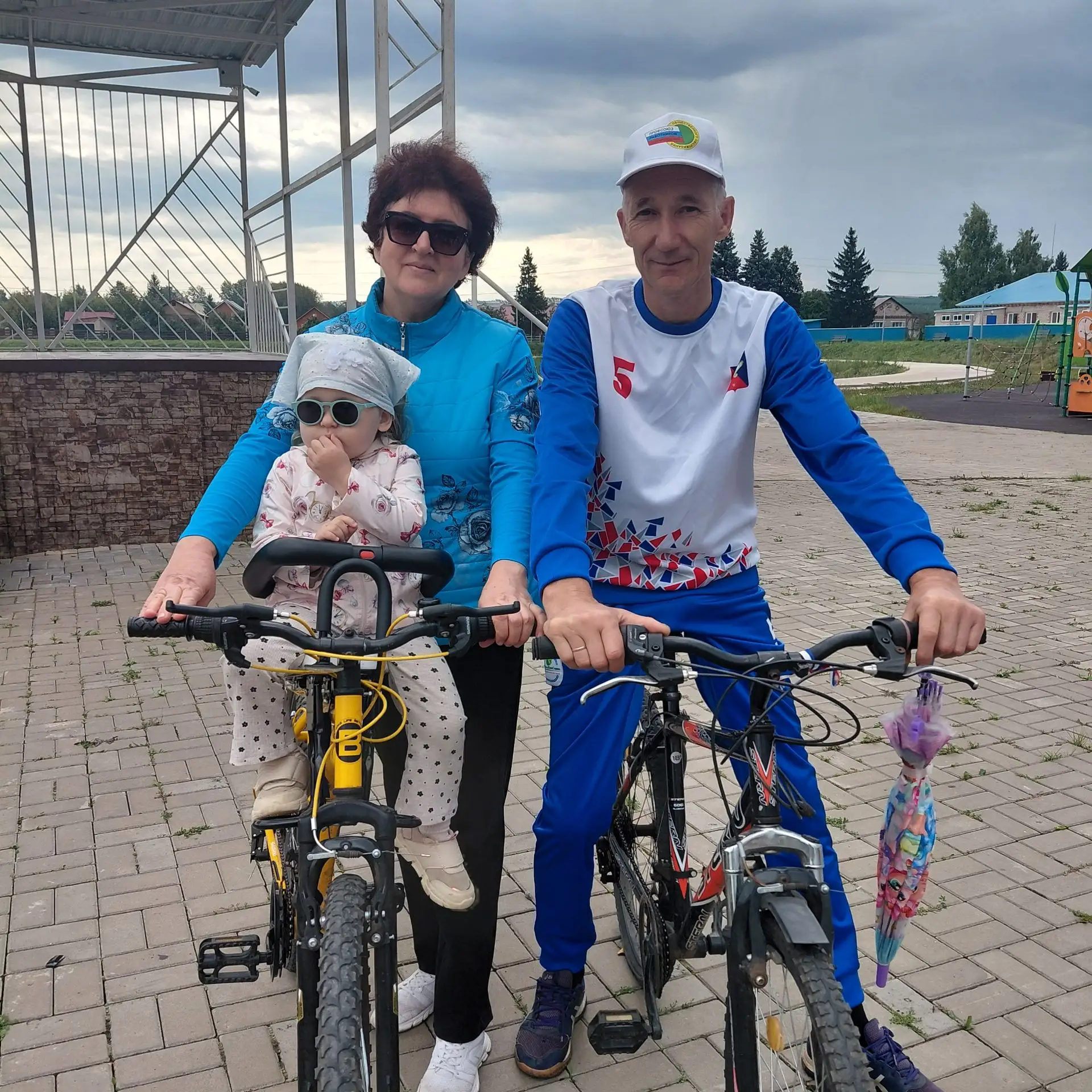 🇷🇺 Навстречу Дню Государственного флага! 🚴‍♂️