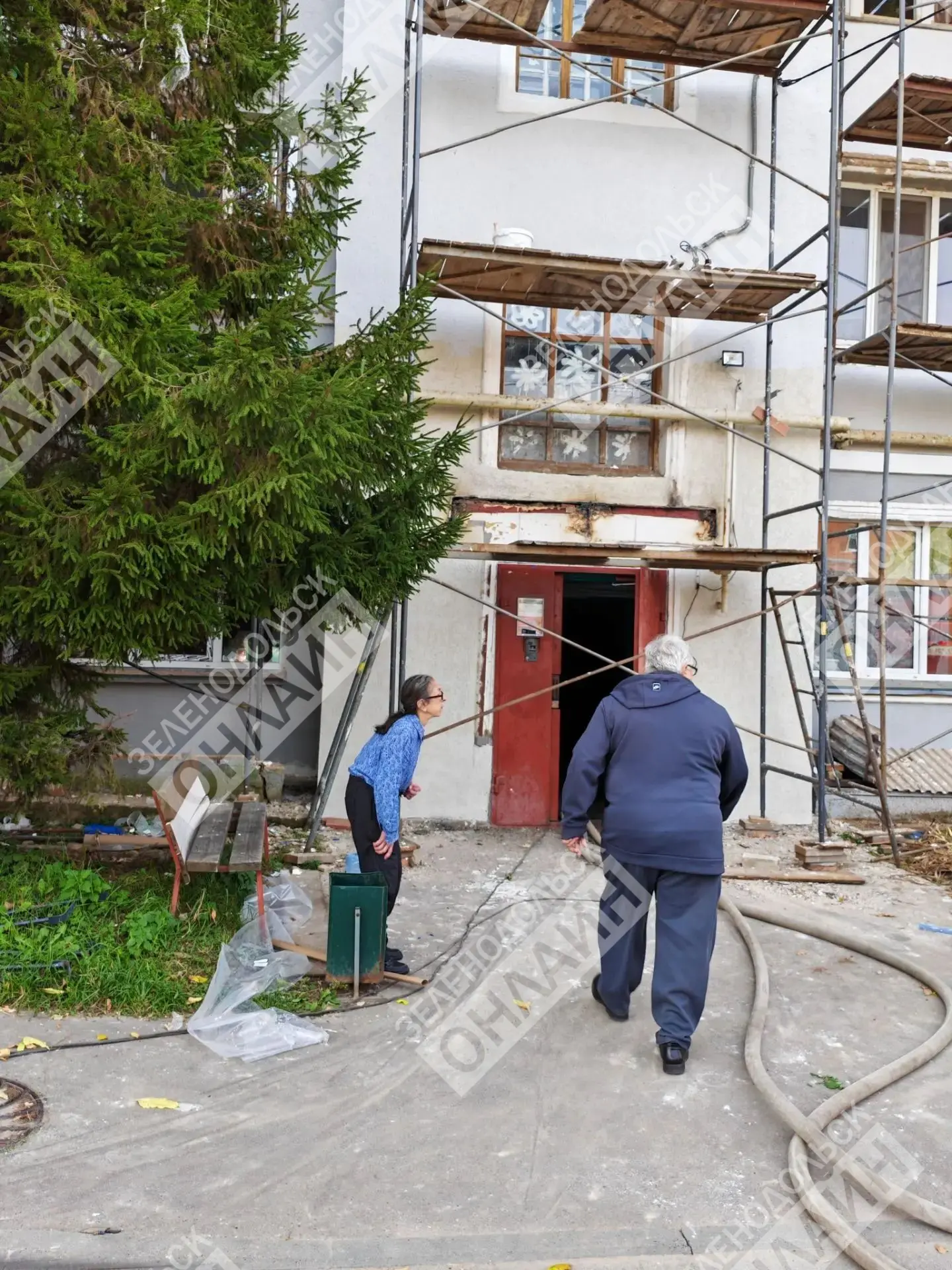 🚨 В Зеленодольске при пожаре в четырёхэтажке спасли женщину