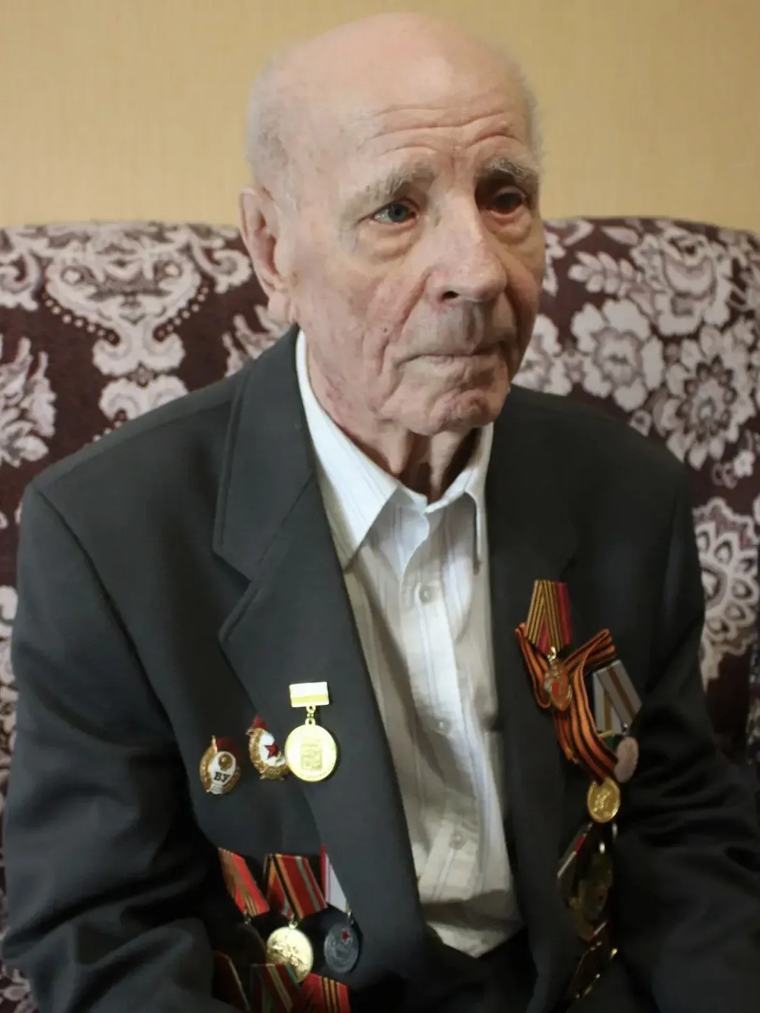 В этот особенный для страны день своё 100-летие отмечает краснодарец Пётр Стефанович Ал...