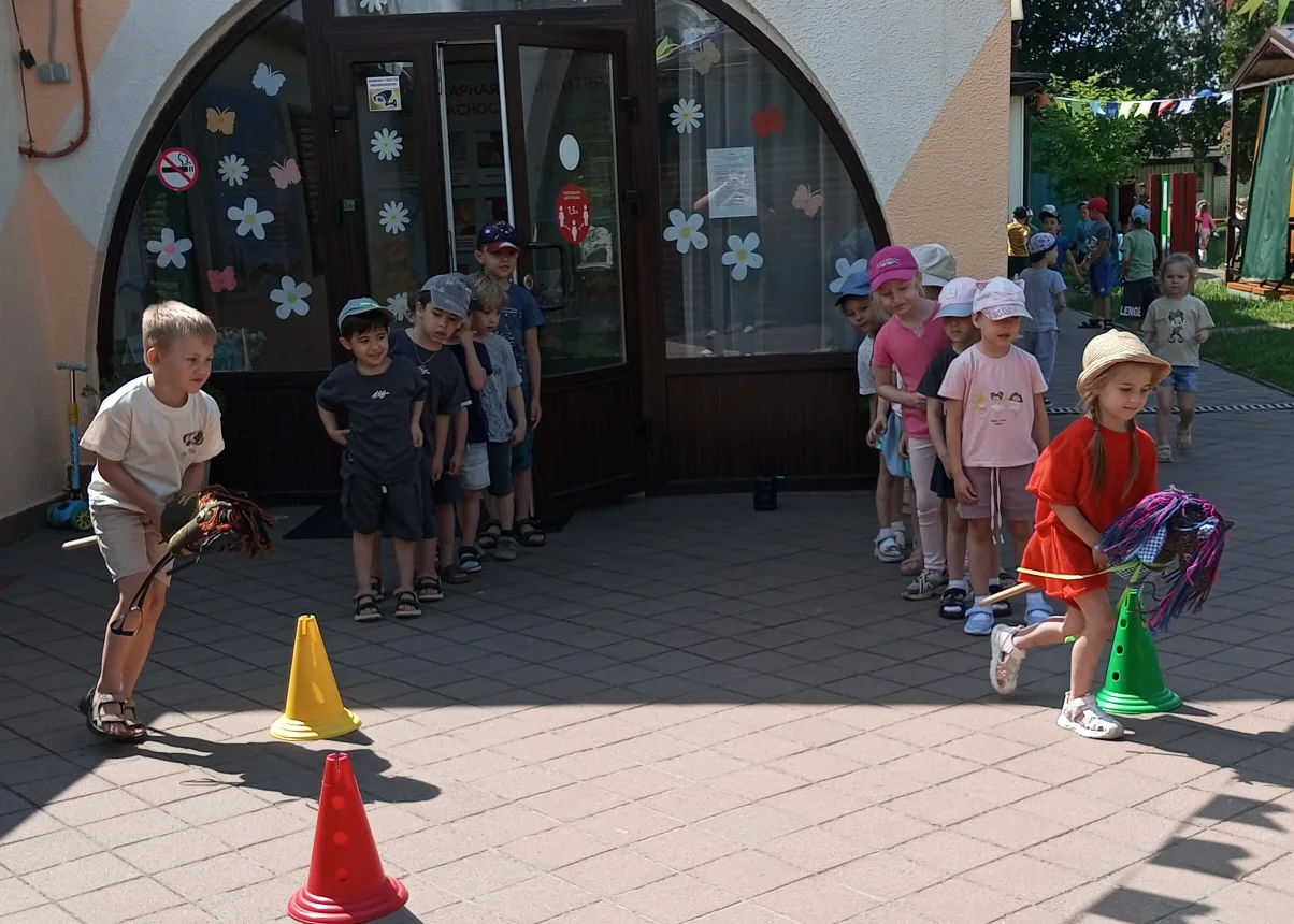#дошкольноеобразование_мбдоу4_улыбка.
Спортивное развлечение "Веселые старты" в старшей группе "Улыб