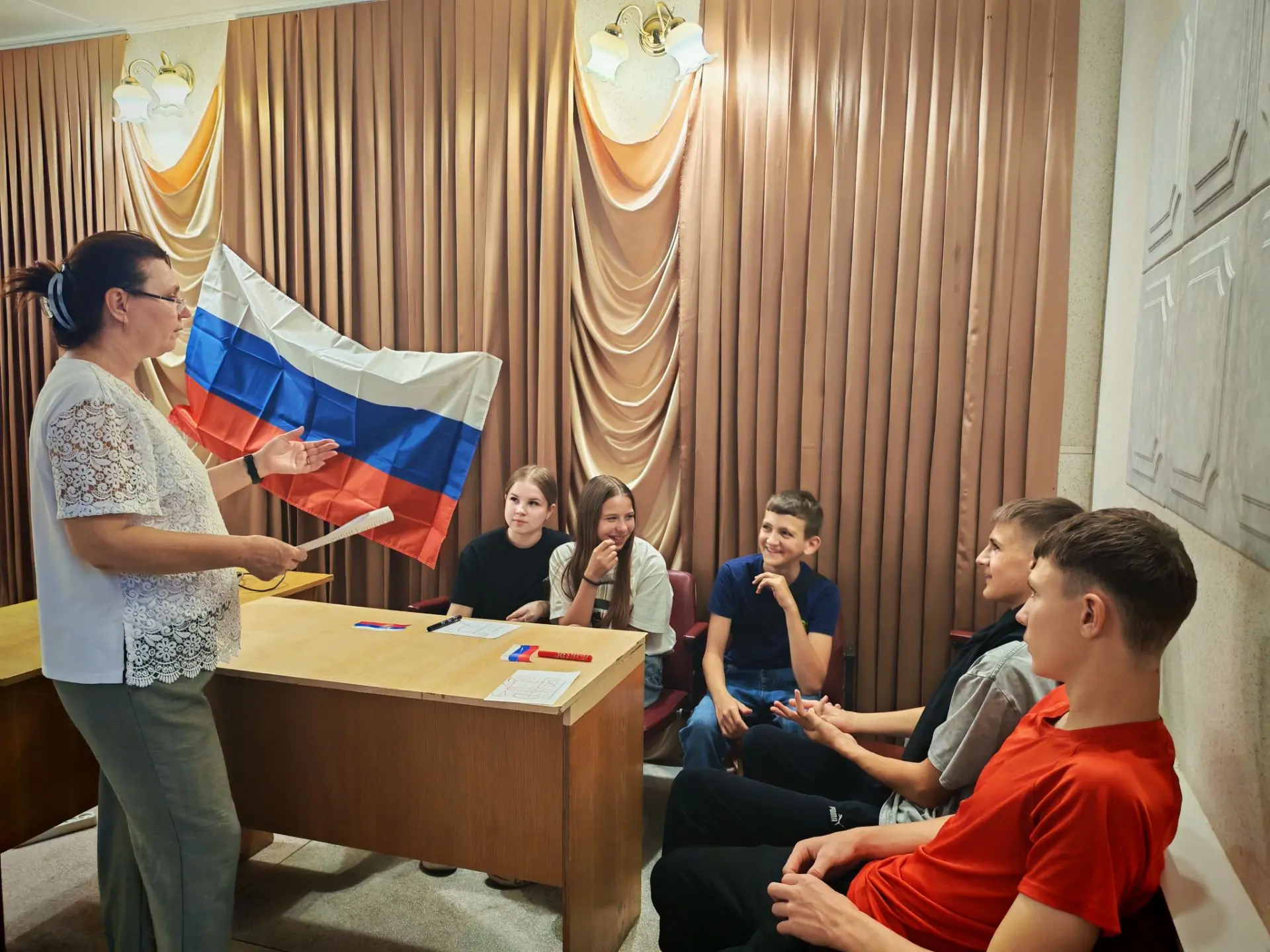 🇷🇺Сегодня специалисты Дома культуры провели интеллектуальную игру «Три цвета Родины м...