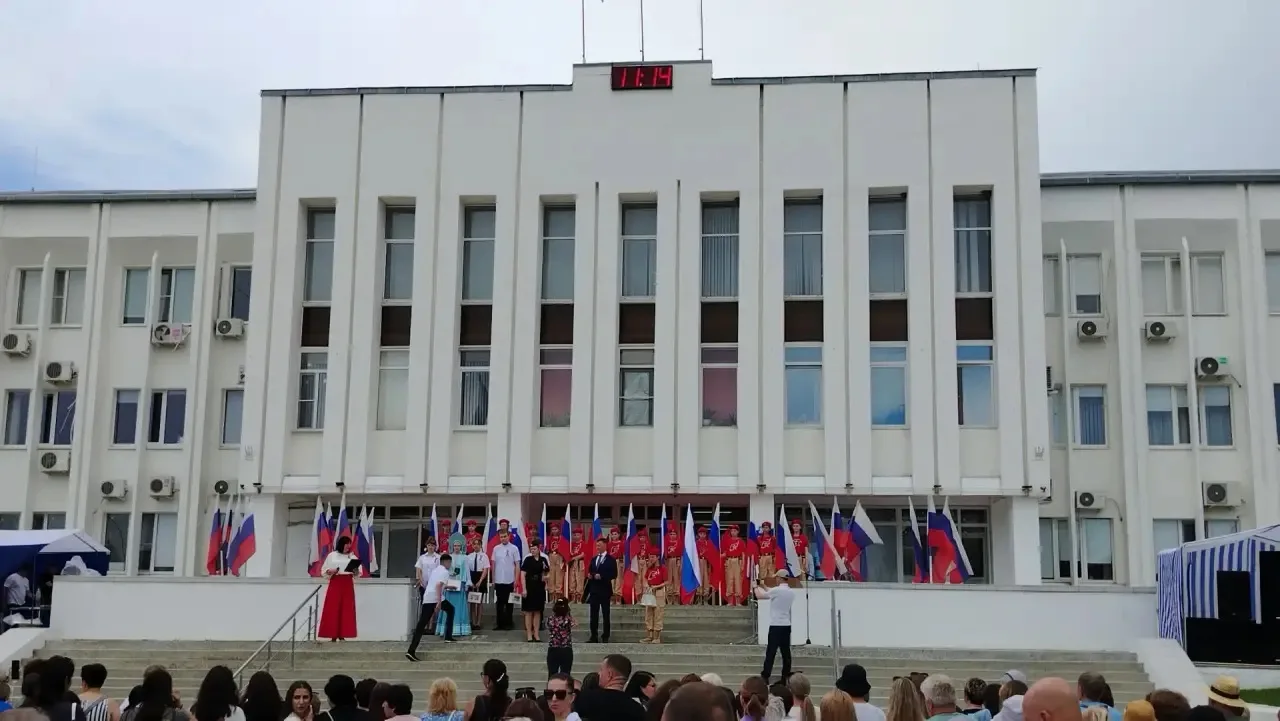 Юнармейцы Горячего Ключа приняли участие в праздничном концерте, посвящённом Дню России...