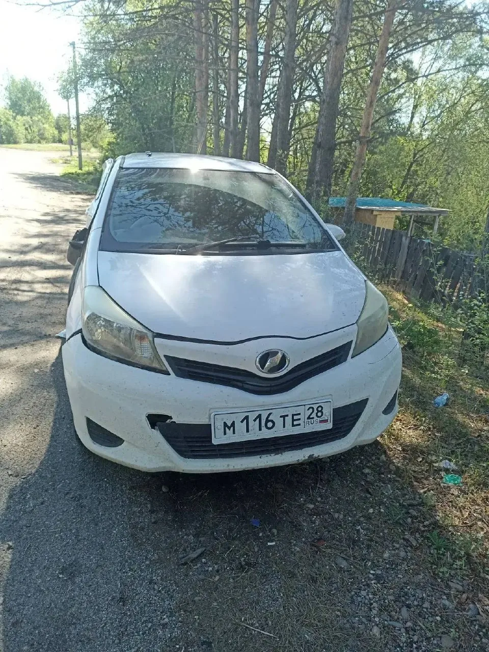В районе ПМК обнаружили повреждённую Toyota Vitz: автомобиль был открыт, ключи — на крыше  Сегодня у