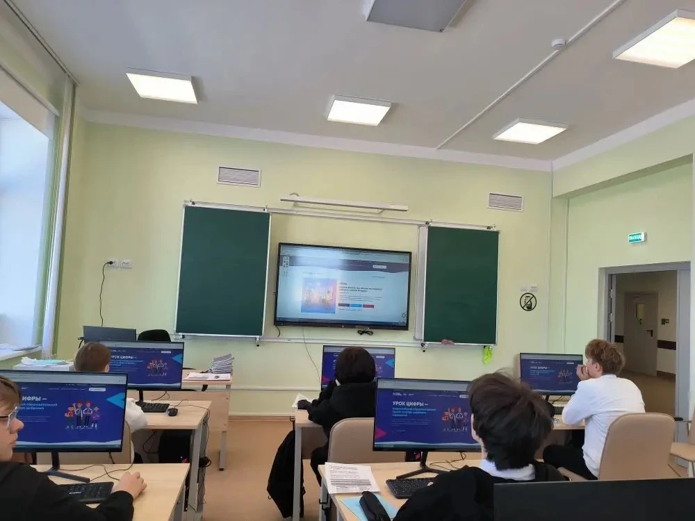 🌐 В Толмачевской школе №61 прошла неделя безопасного интернета  🤓 Сегодняшний мир немыслим без Интер