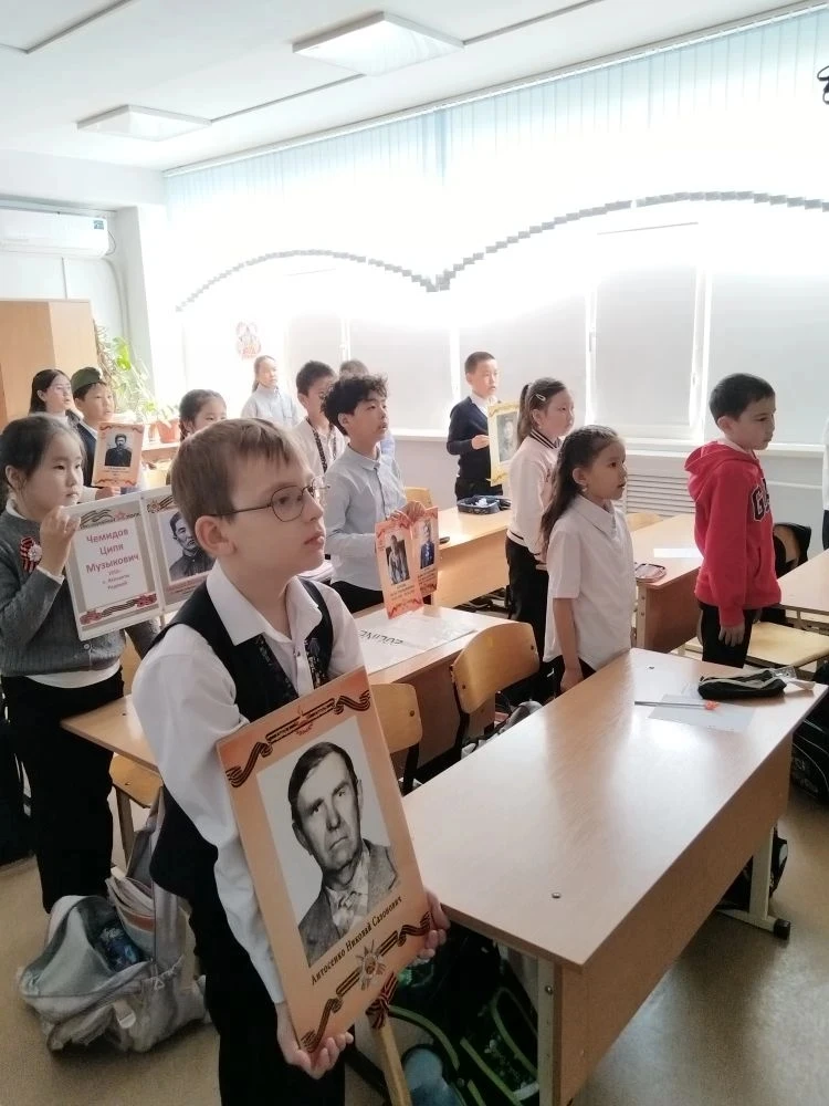 📢 Классные часы памяти  В 6 "Е" и 2 "Г" классах прошли классные часы "Не забыть нам этой даты", посв