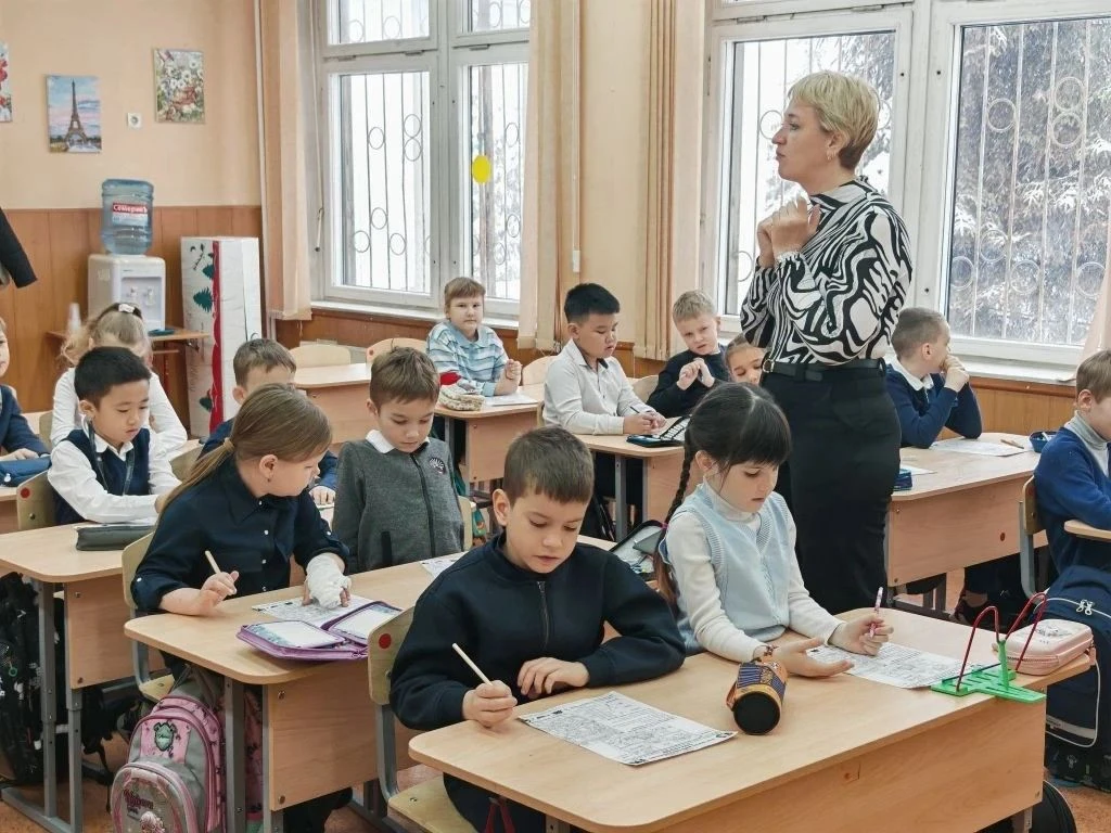 🌟 Сила команды: «Разговоры о важном» в 1 «Е» классе  Сегодня мы заглянули в гости к первоклассникам 
