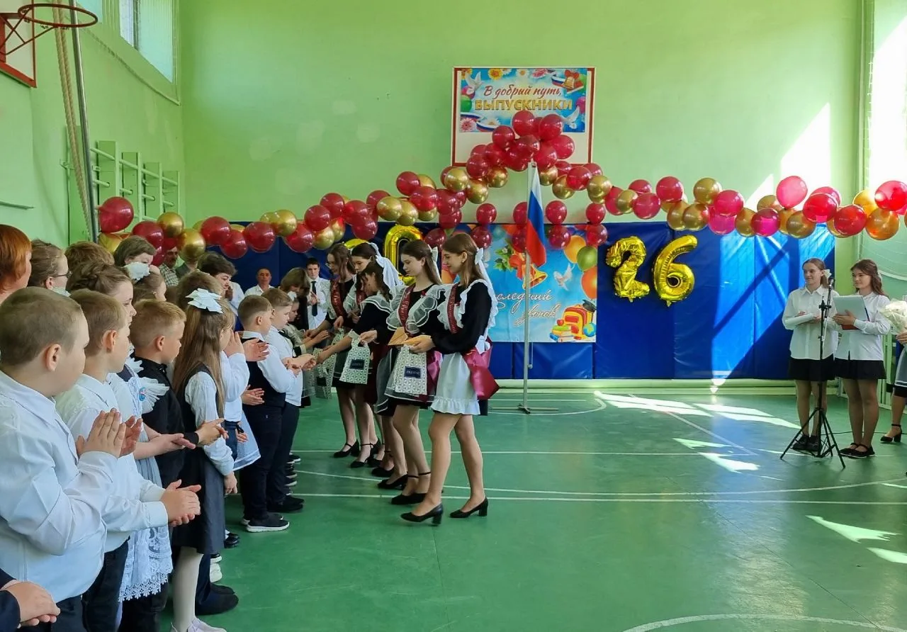 🔔 Последний звонок: в школе прозвучали напутствия и слёзы радости