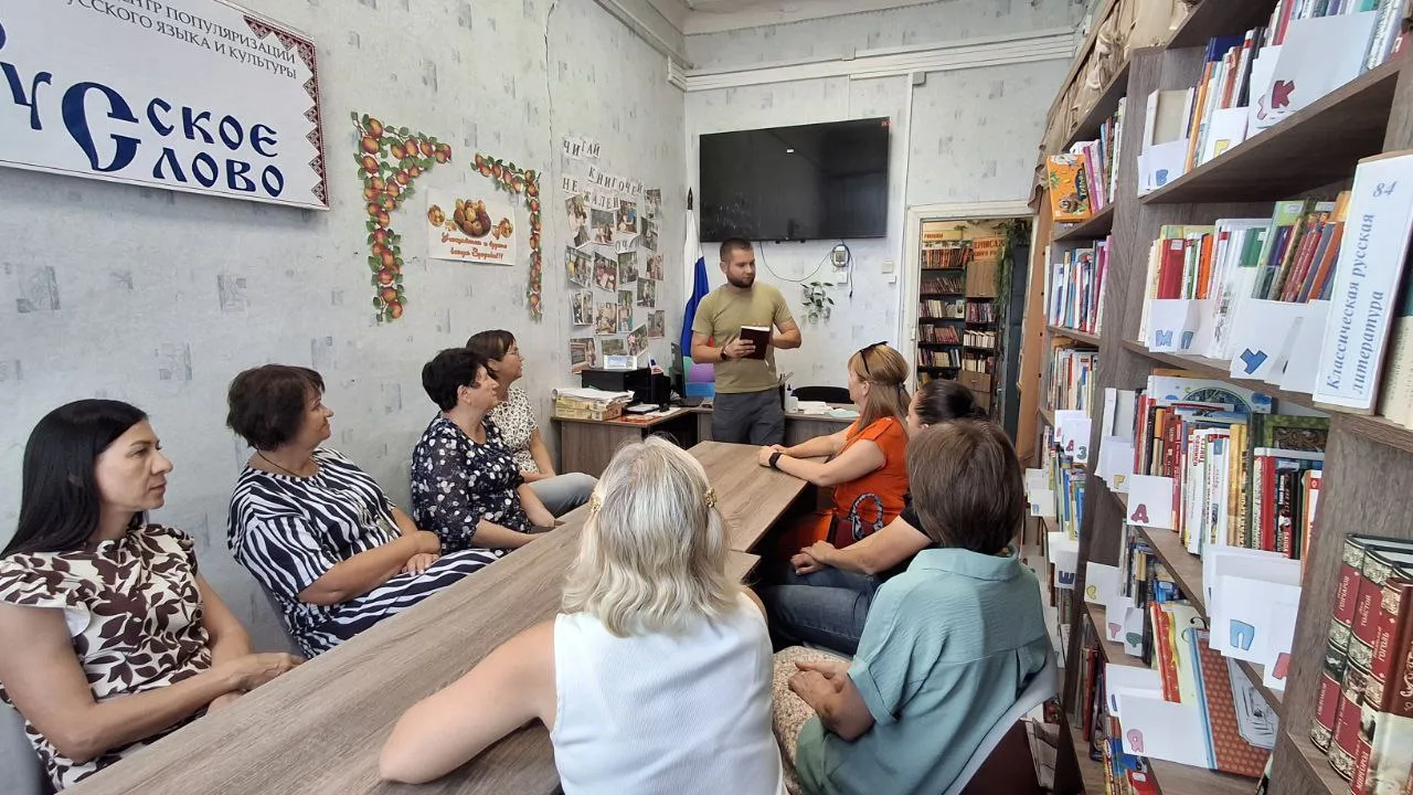 Депутат Тельмановского муниципального совета Дмитрий Липчанский провёл встречу с сотруд...