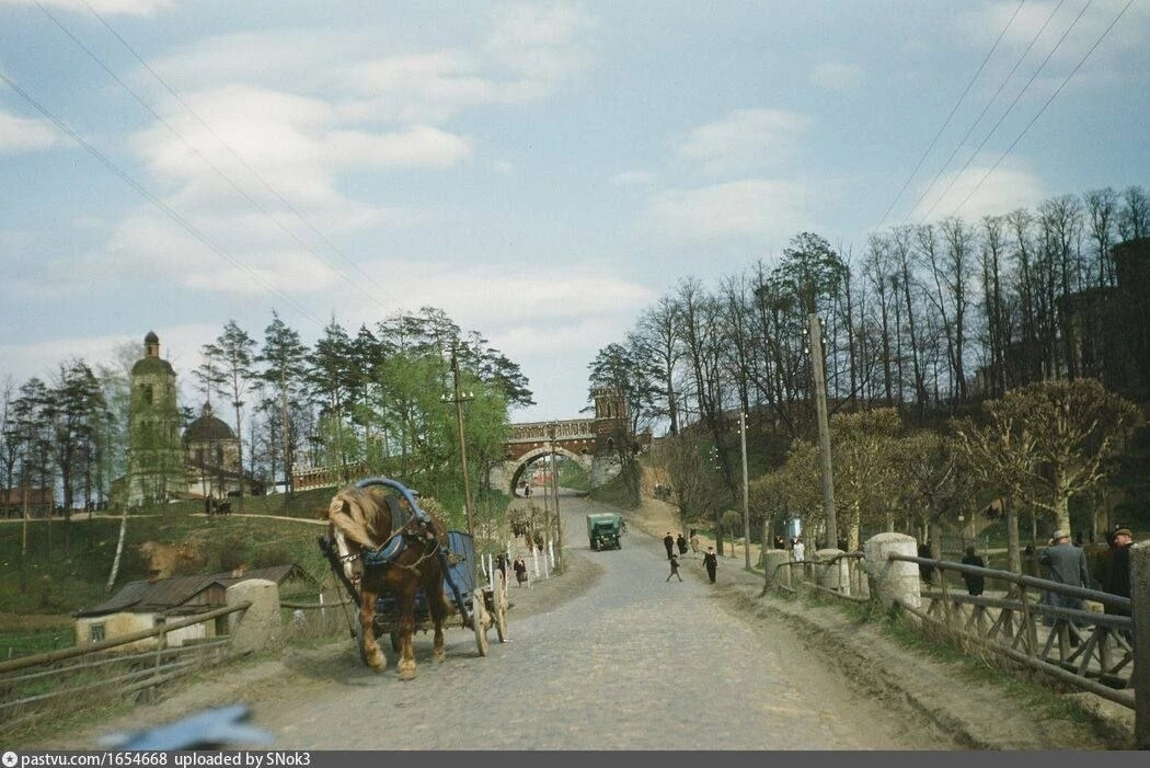 📸 Дорога через плотину в Царицыно
1953 год

Наша История

Орехово • Зябликово • Братеево | Москва -