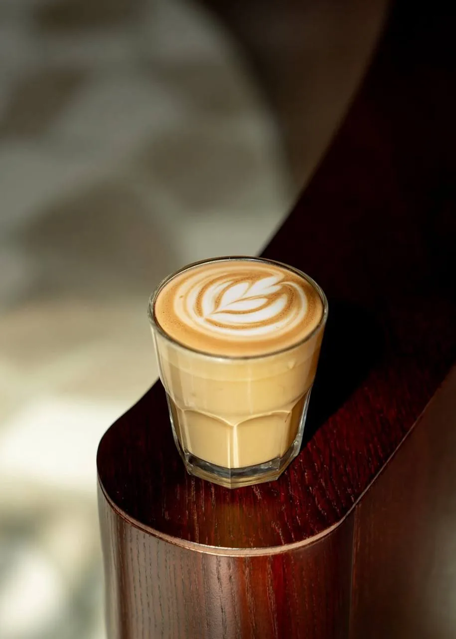 Пьем кофе в Surf Coffee бесплатно  Во всех кофейнях сети действует акция: первый посетитель получает