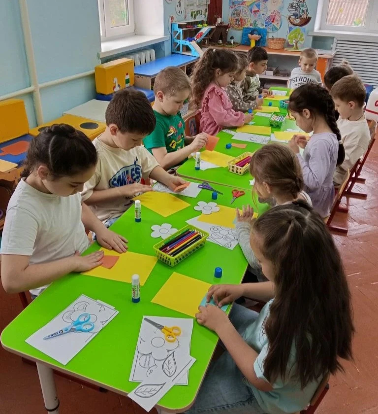 В группе "Затейники" прошло тематическое занятие на тему: "Что нужно растениям?" 🌿☘🌱🪴