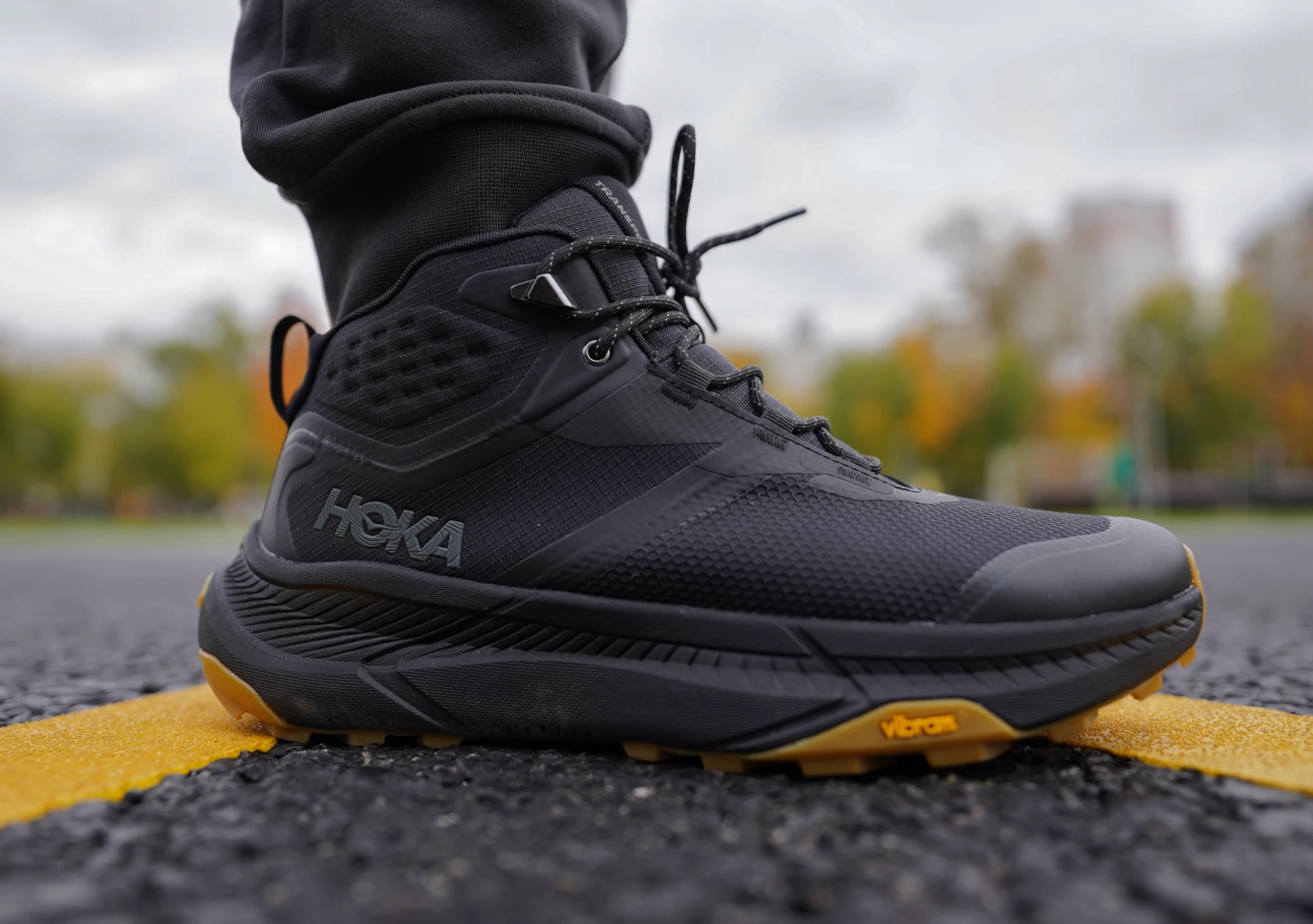 Заряженные ботинки Hoka Transport Hike GTX для тех, кто уже сделал эту жизнь