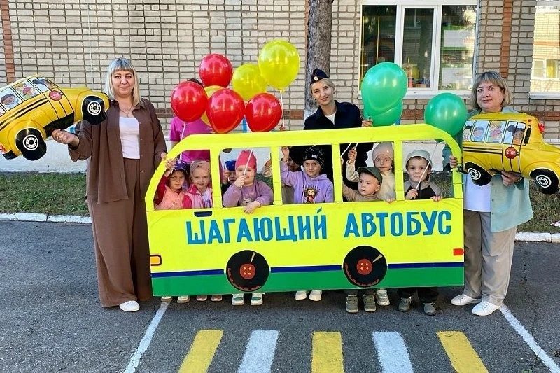К дошкольникам Железногорска приехал «Шагающий автобус»