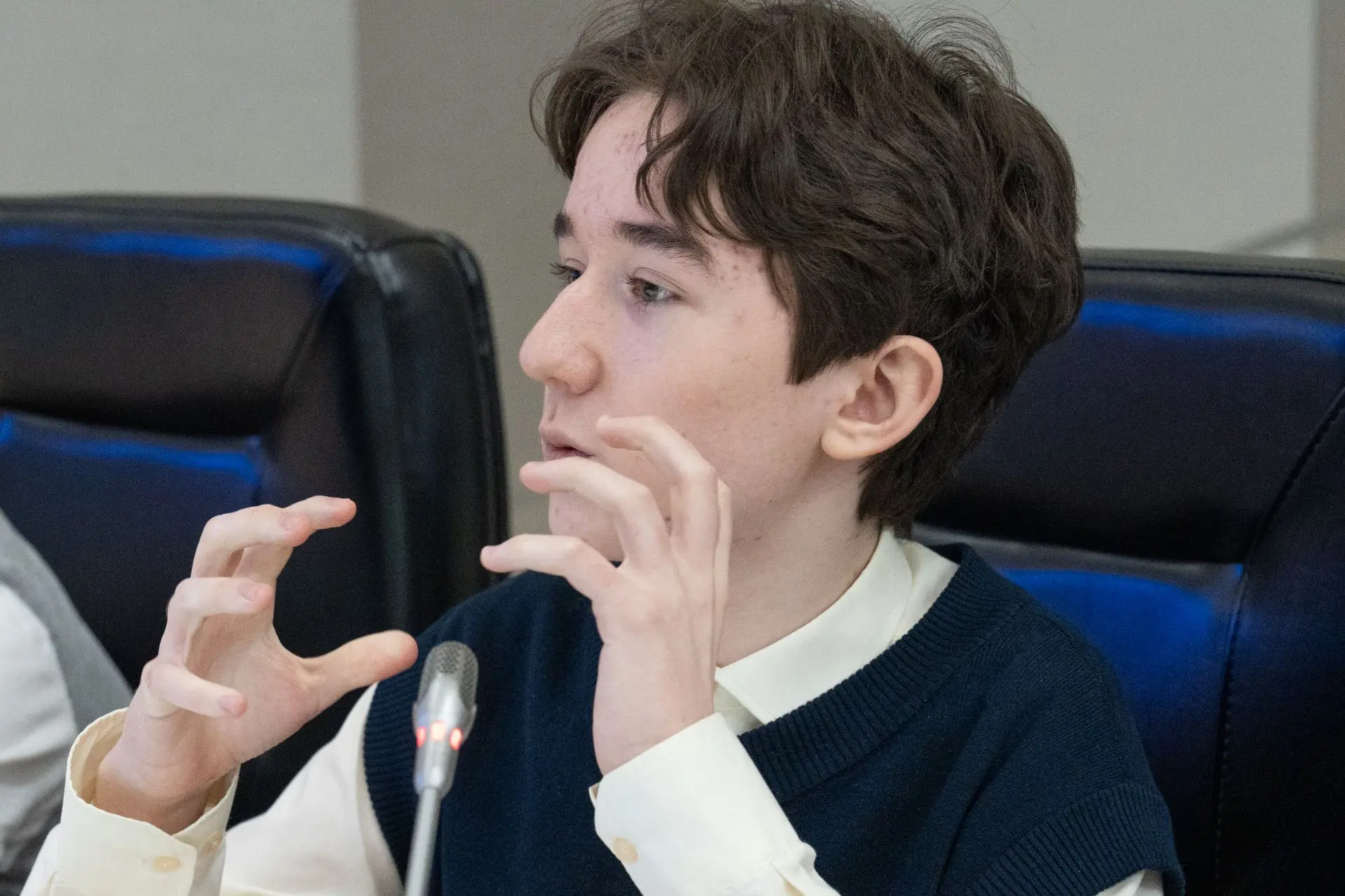 Тюменские школьники и студенты могут побывать на месте депутатов городской Думы во время наших тради
