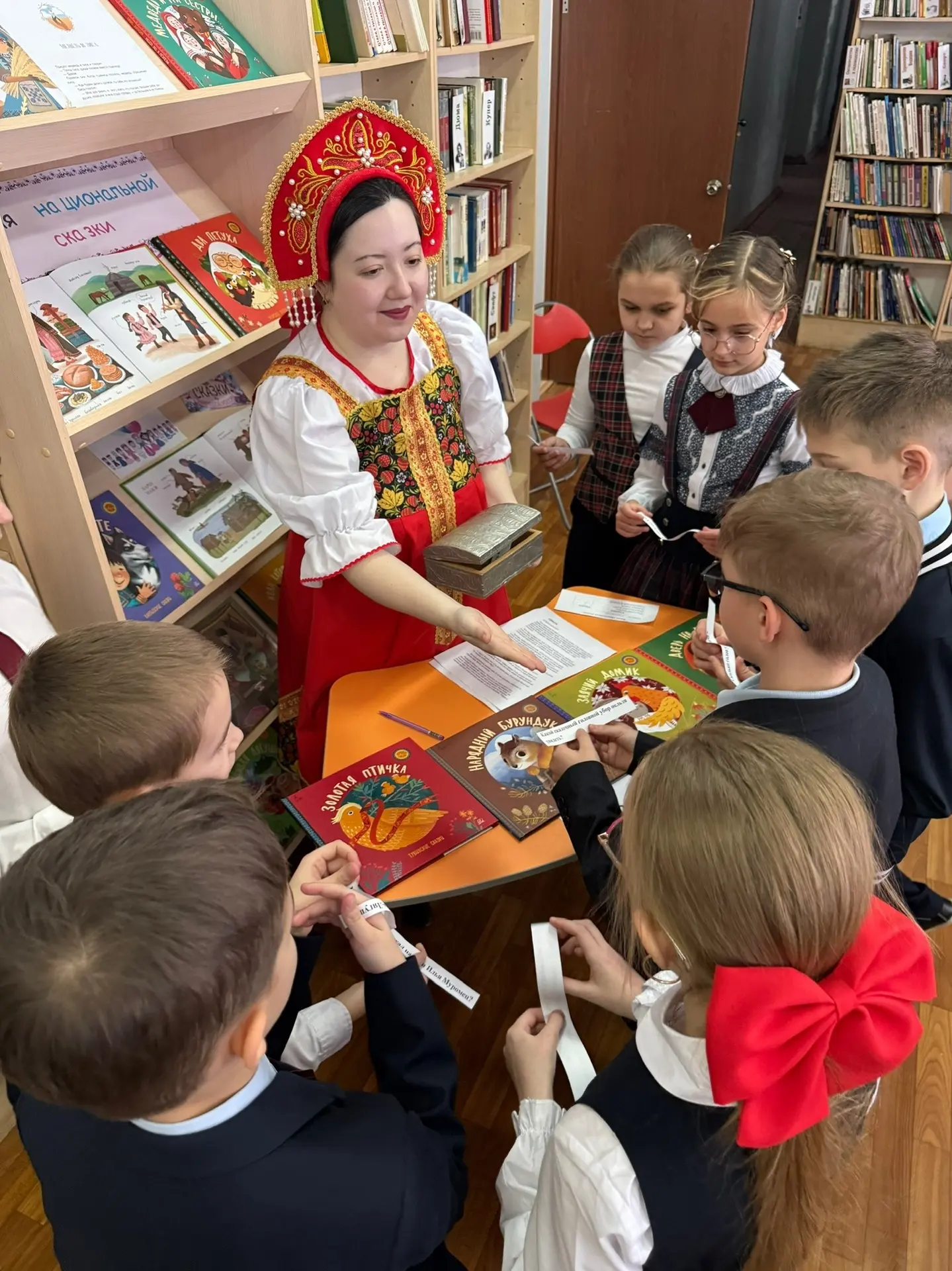 🇷🇺Ученики 3 «Б» класса открыли Год единства народов мероприятием «Многоликая Россия», проведенным дл