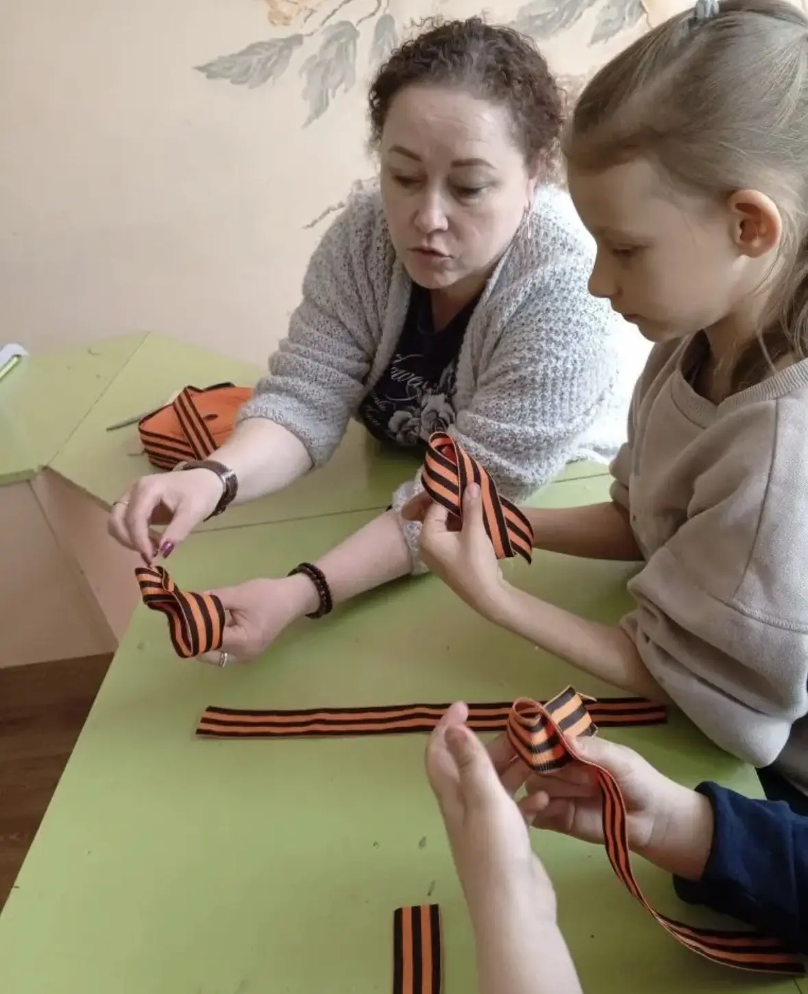 🌟 Воспитанники и сотрудники ДДТ «Радуга» приняли участие в патриотической акции «Георг...
