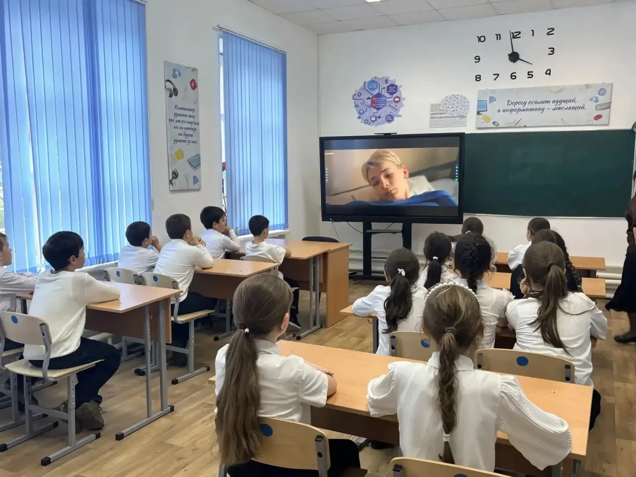 В рамках социально значимого культурно-просветительского проекта, учащиеся 3 Б класса вместе с класс