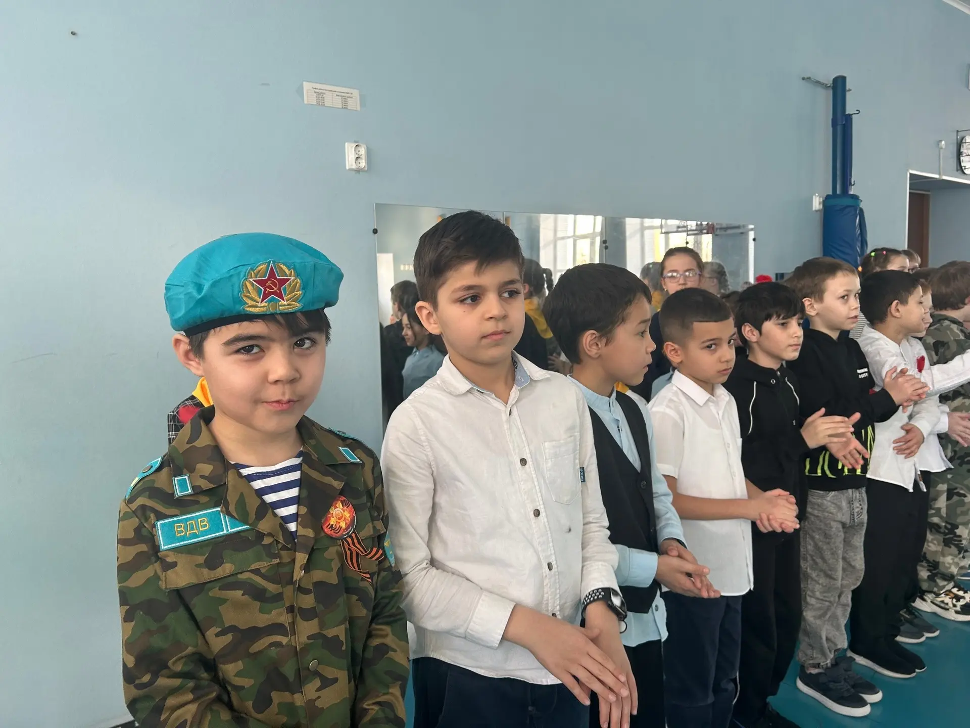 📣20.02.2026 г., в наших начальных классах прошла торжественная  линейка, посвященная Дню защитника О