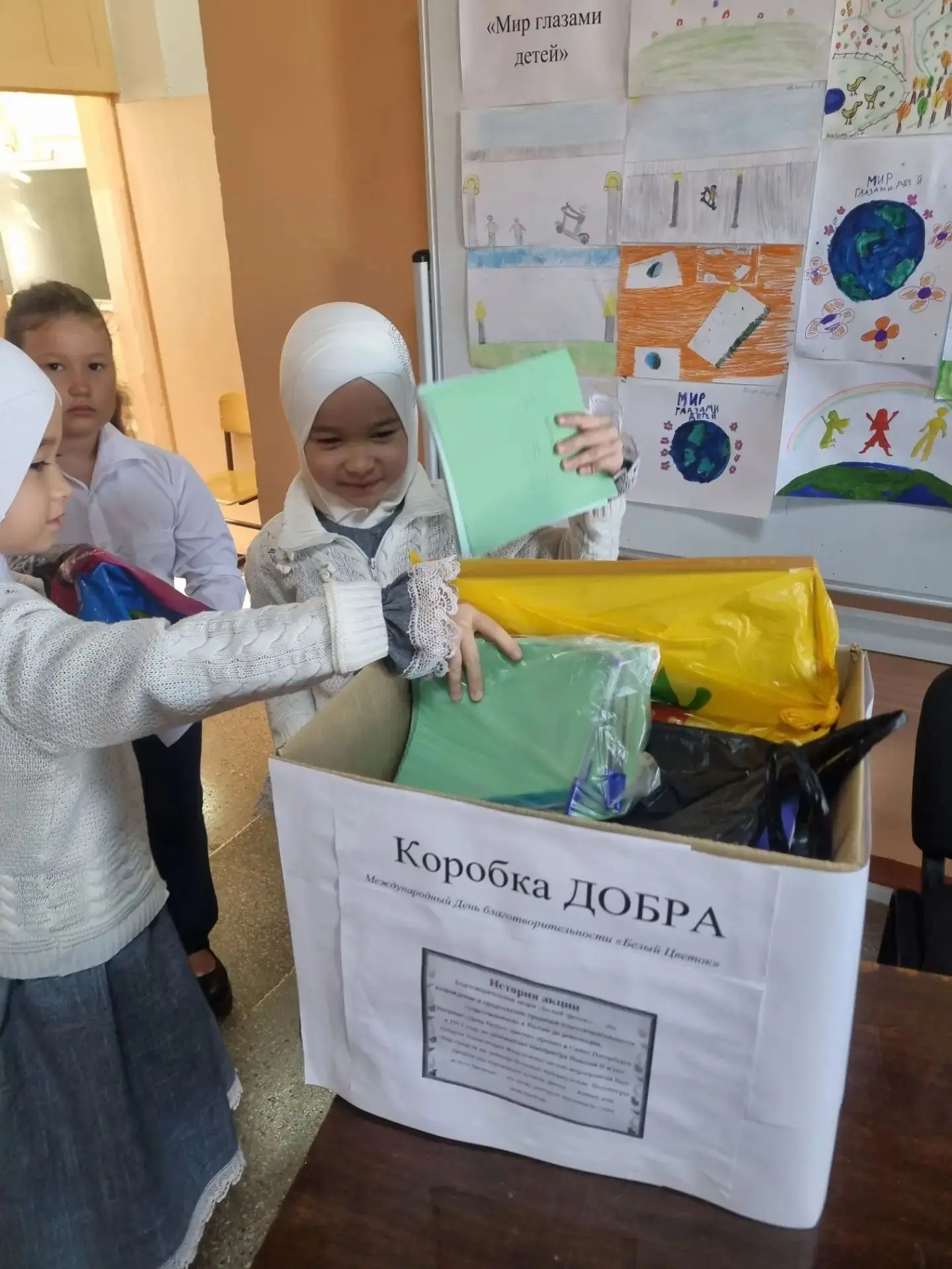 А наша "Коробка добра" пополняется ❤️