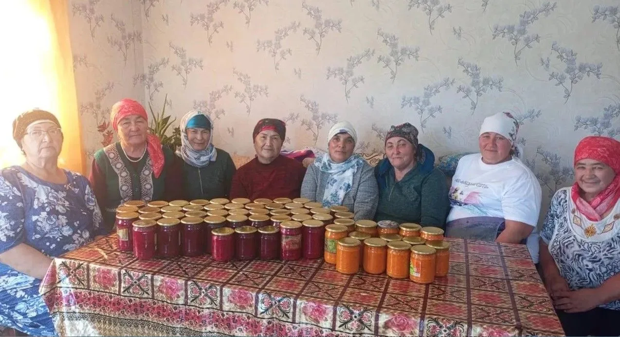 Волонтёры из деревни Каратал под руководством Мурзабулатовой Гуллиры Салаватовны переда...