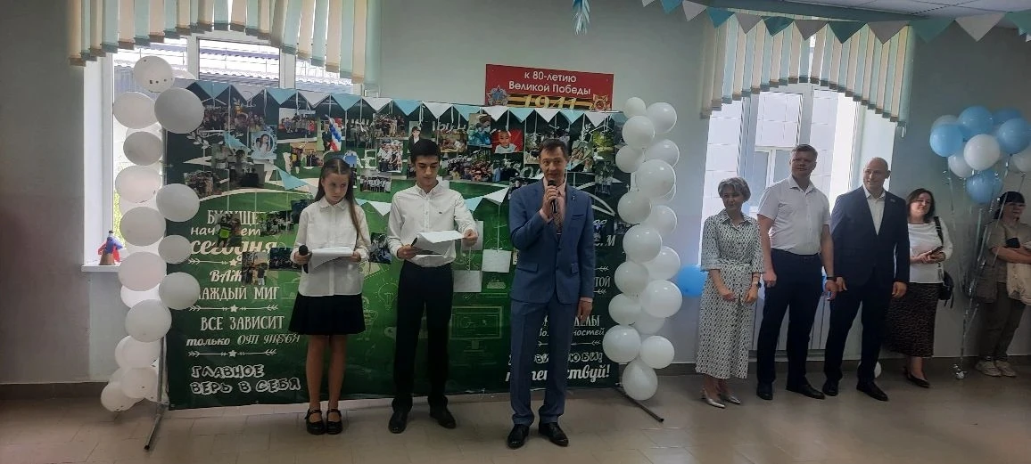 🎓🔔 Сегодня в нашей школе прошла торжественная линейка, посвященная празднику «Последнего звонка».  В