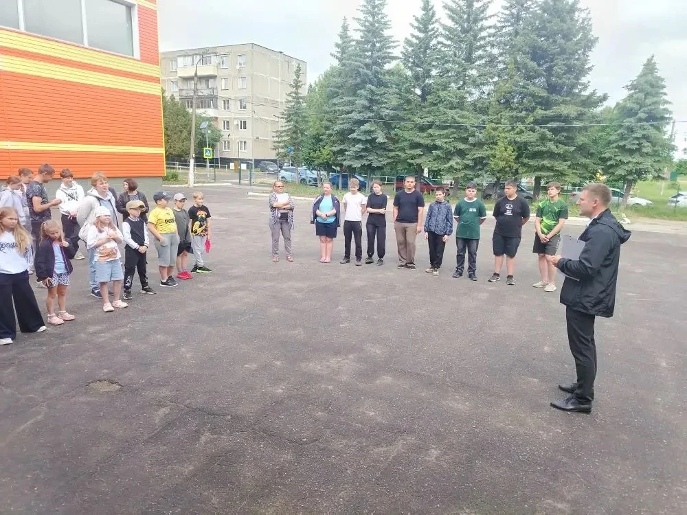 В пришкольном лагере «Отдыхаем-познаем» каждый день традиционно начинается с бодрой утренней зарядки